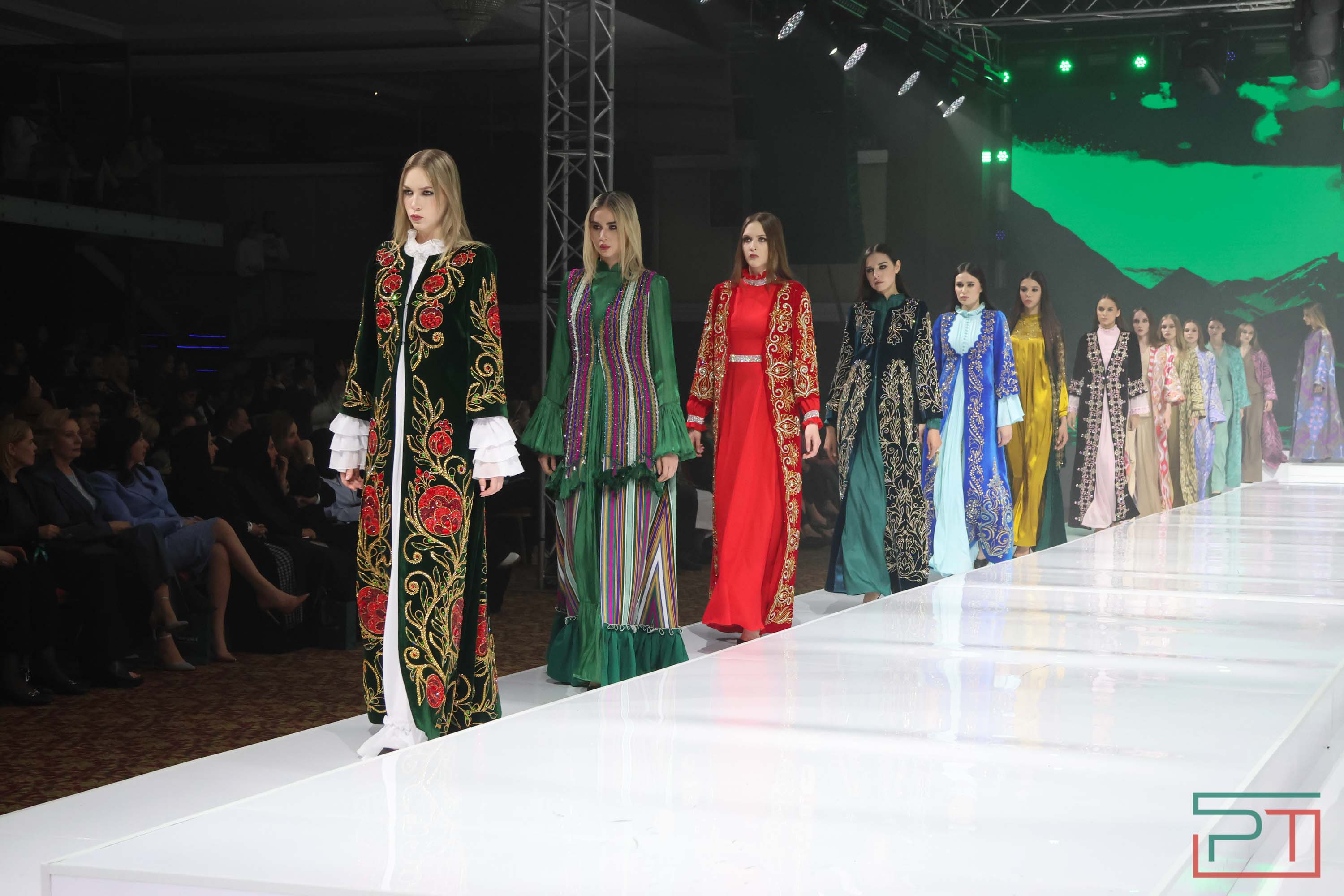 Показ благопристойной моды Modest Fashion Day