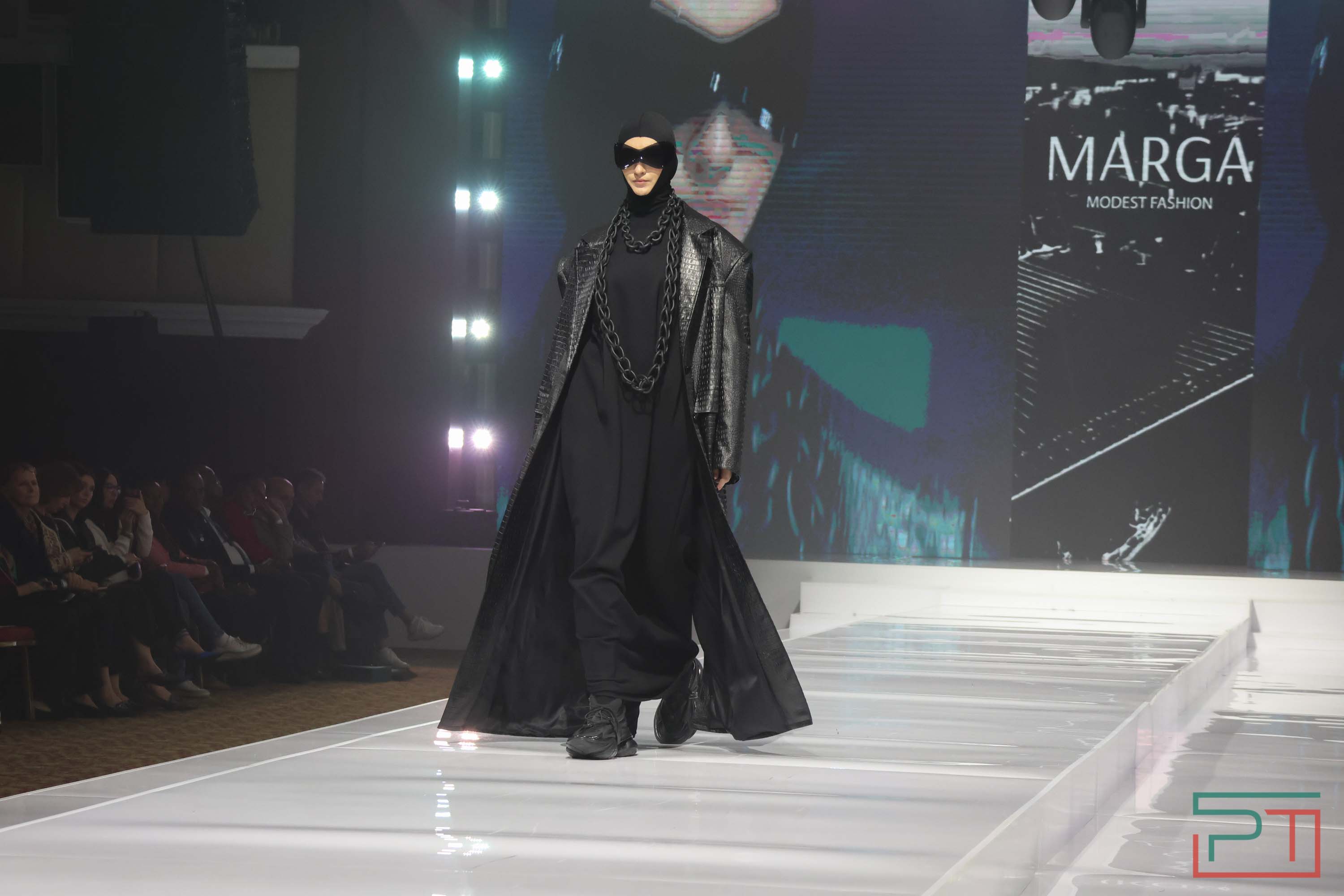 Показ благопристойной моды Modest Fashion Day