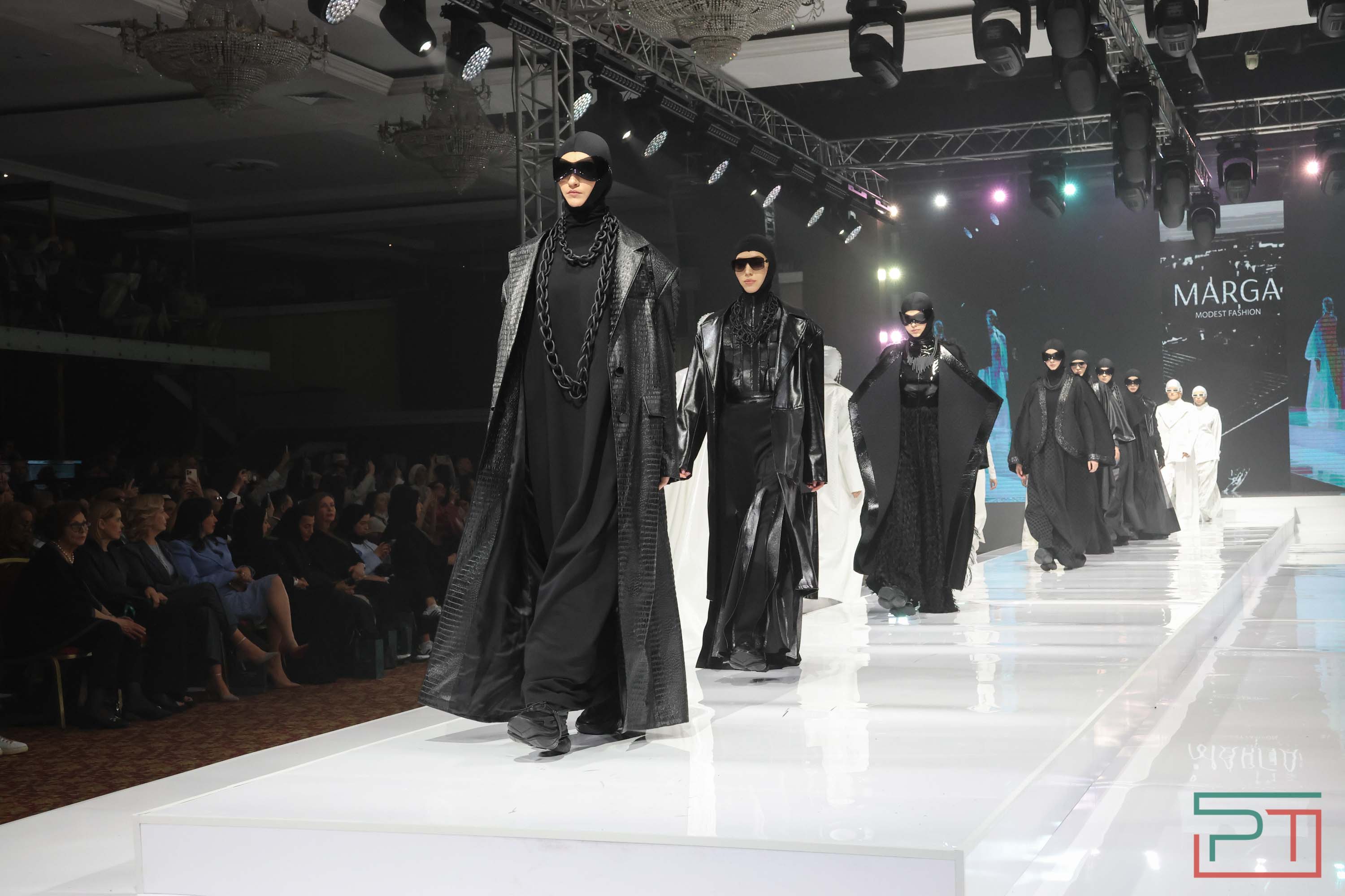 Показ благопристойной моды Modest Fashion Day