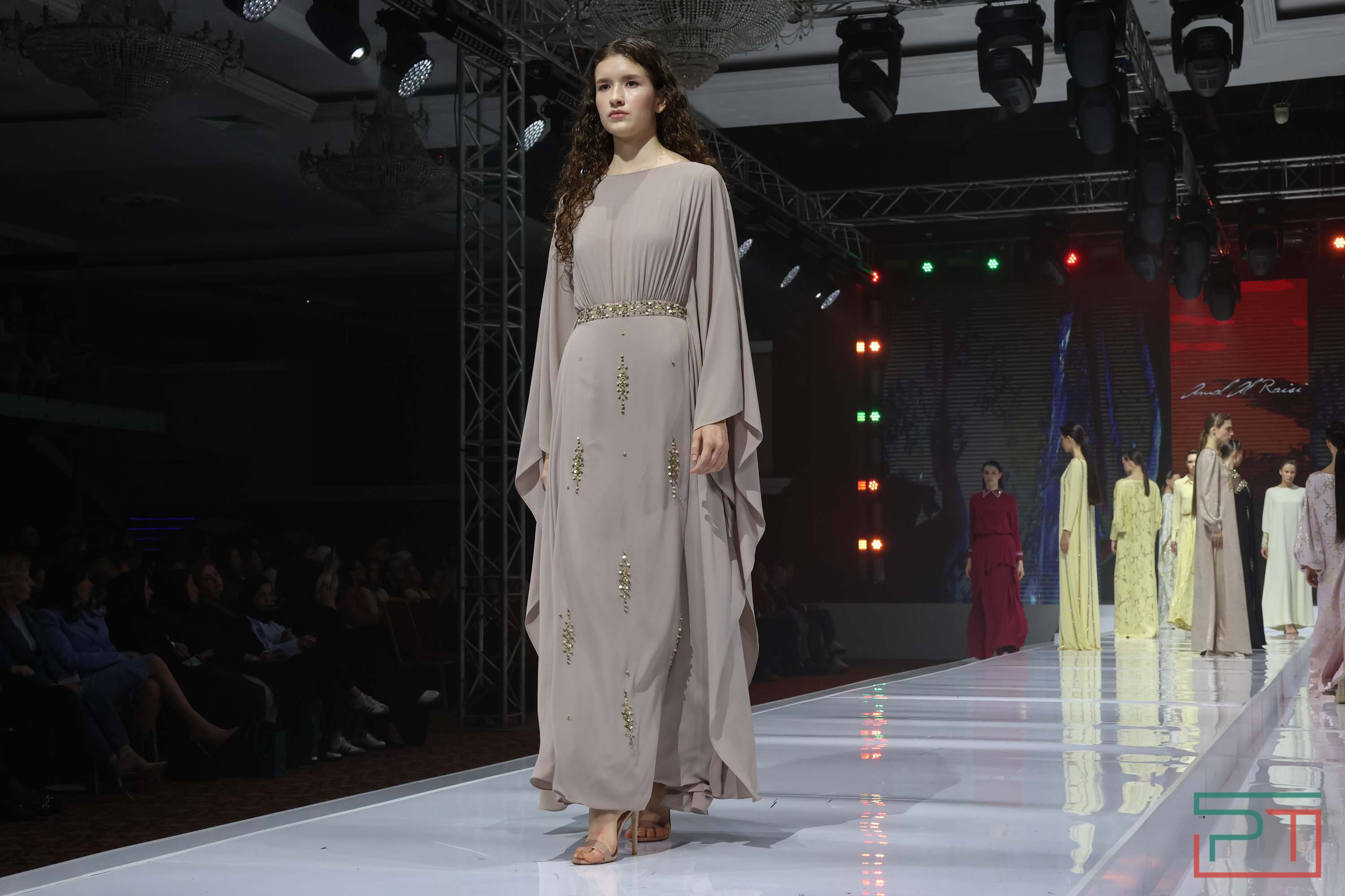 Показ благопристойной моды Modest Fashion Day