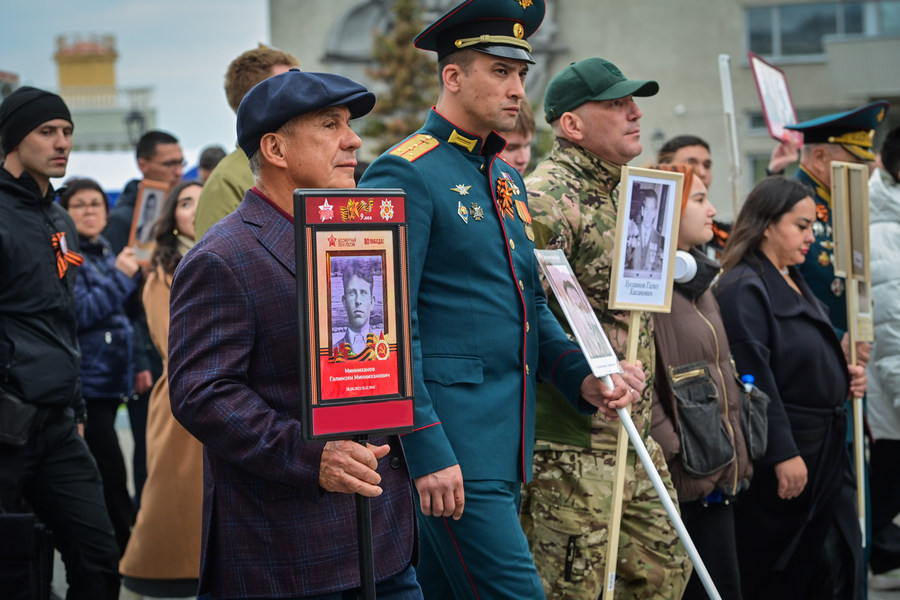 Герои не уходят, они остаются в памяти: в Казани прошел «Бессмертный полк»