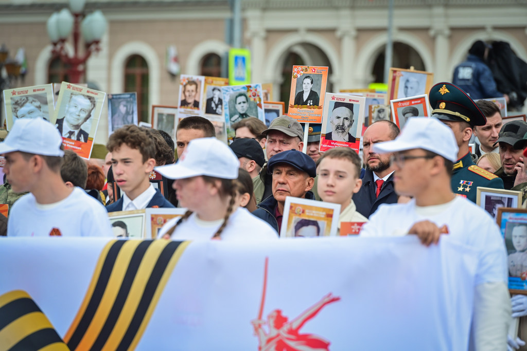 Герои не уходят, они остаются в памяти: в Казани прошел «Бессмертный полк»