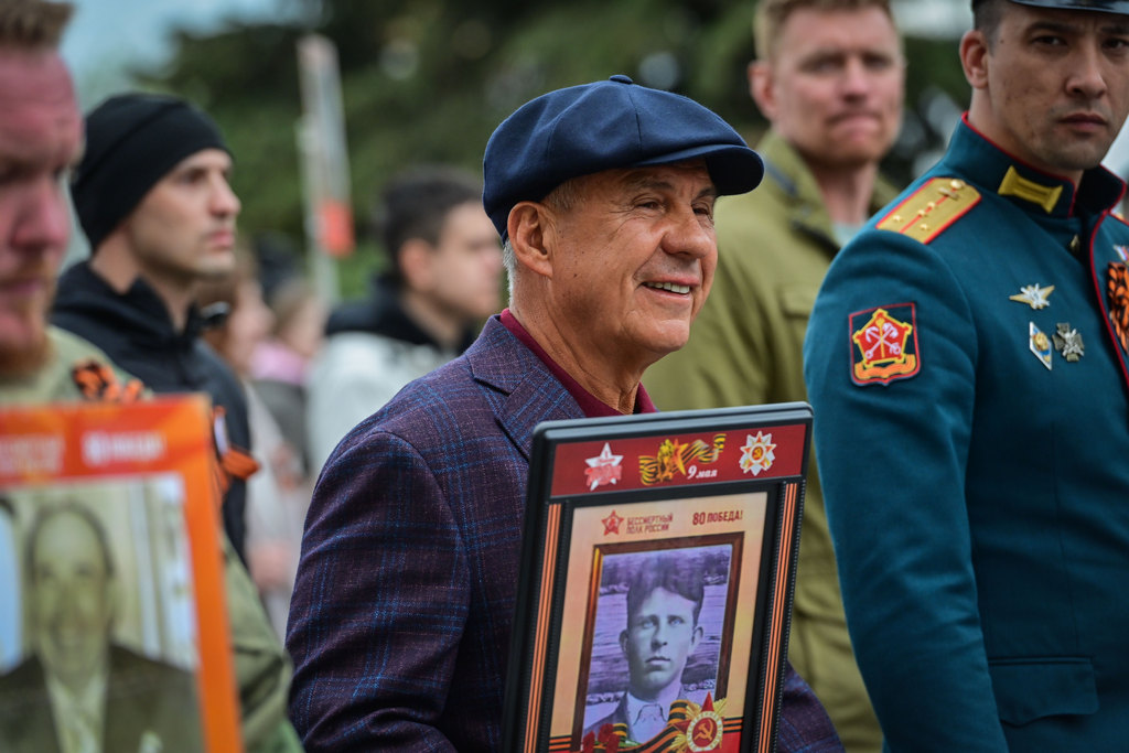 Герои не уходят, они остаются в памяти: в Казани прошел «Бессмертный полк»