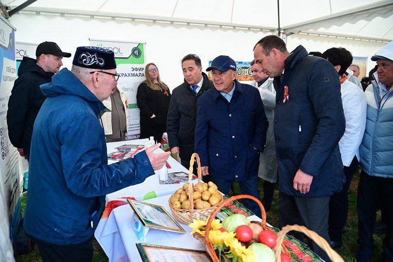 Минниханов встретился с аграриями и активом Тукаевского района