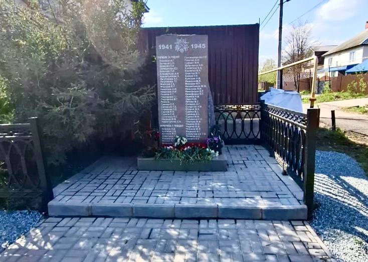 Памятники и мемориалы Казани готовят ко Дню Победы — фото