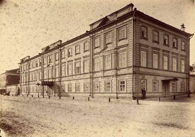 Здание бывшего госбанка в Казани ожидает реставрация