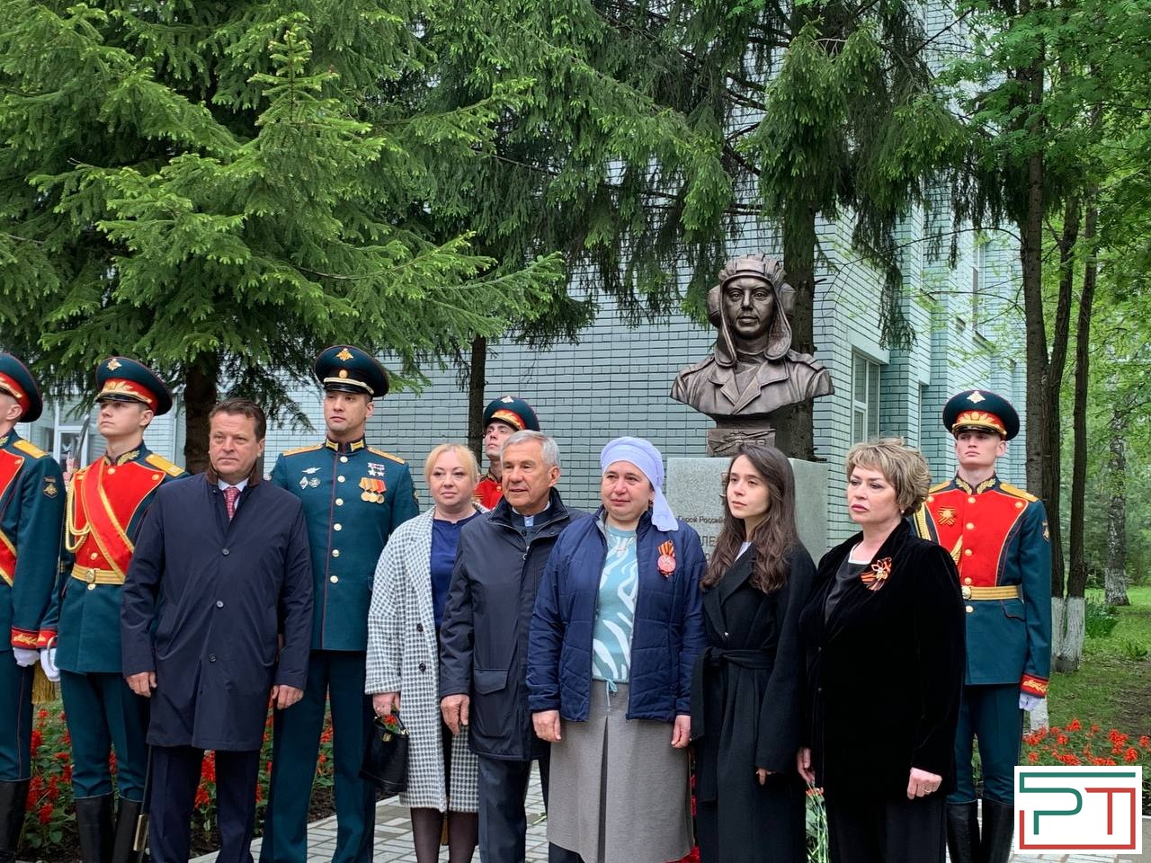 «Невероятный пример отваги»: Минниханов открыл в Казани бюст Героя России Гилемханова