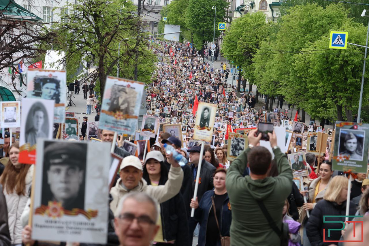 150 тыс. человек участвуют в шествии «Бессмертного полка» в Казани