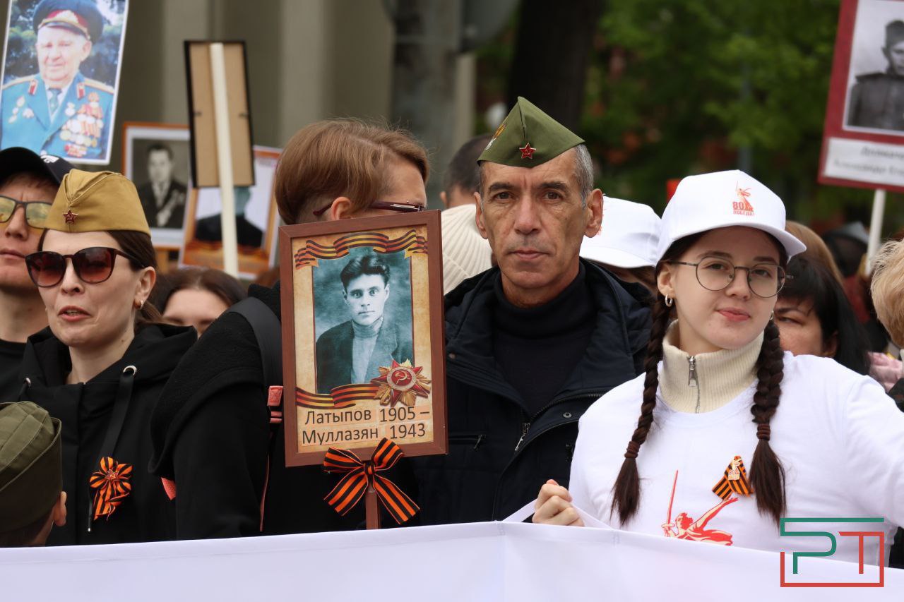 150 тыс. человек участвуют в шествии «Бессмертного полка» в Казани