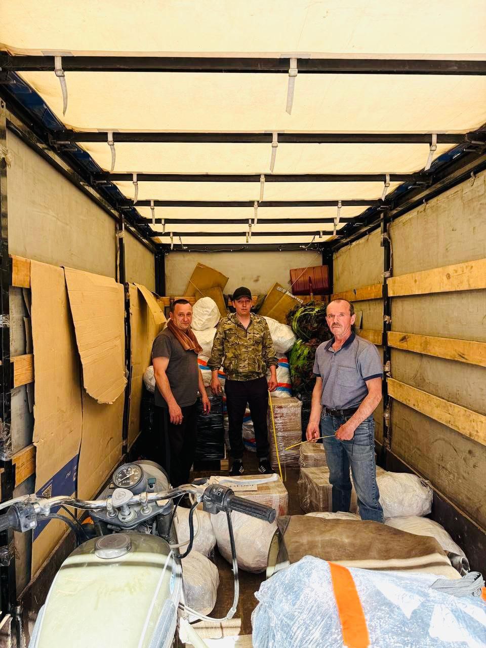 Жители Буинска отправили в зону СВО два «УАЗа», мотоцикл и коптеры