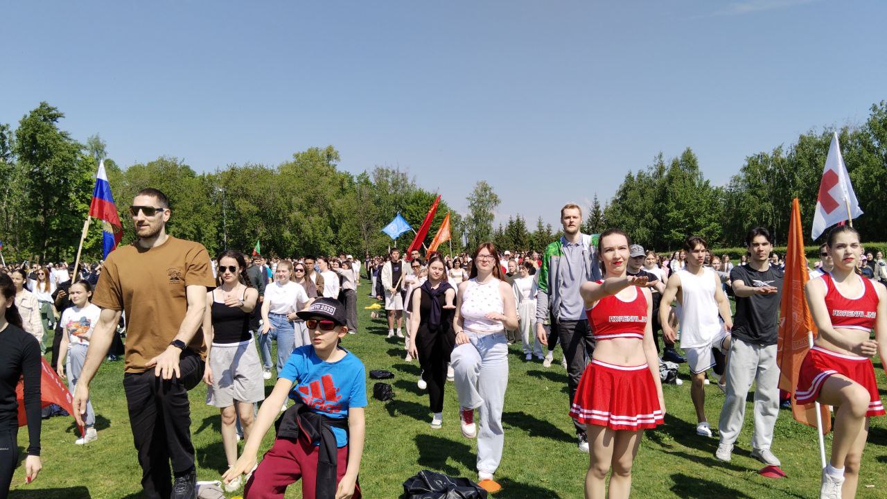Чемпионы из «Зенита» и УНИКСа провели зарядку со студентами в Казани