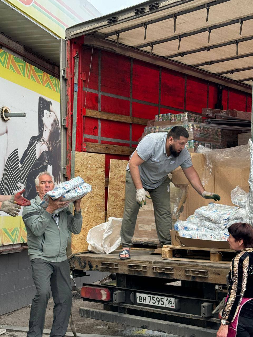 Глава Лаишевского района передал гуманитарный груз бойцам СВО