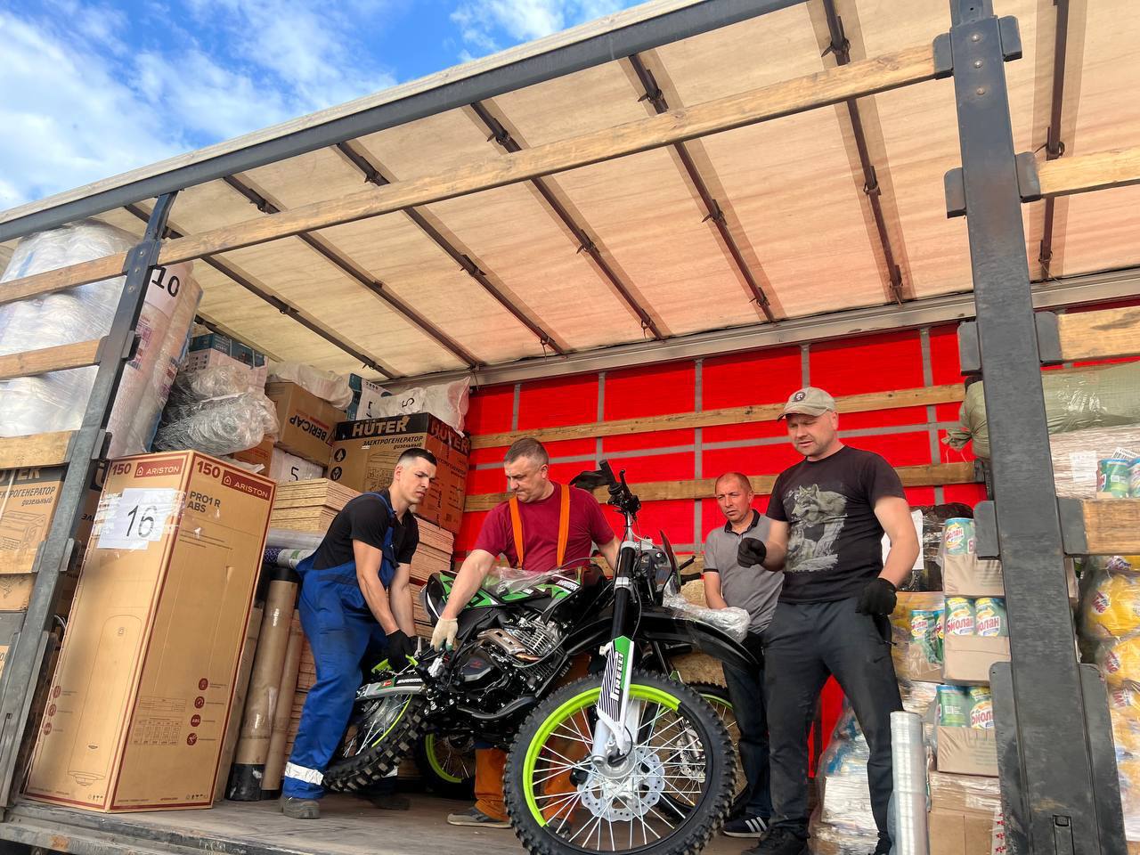 Глава Лаишевского района передал гуманитарный груз бойцам СВО