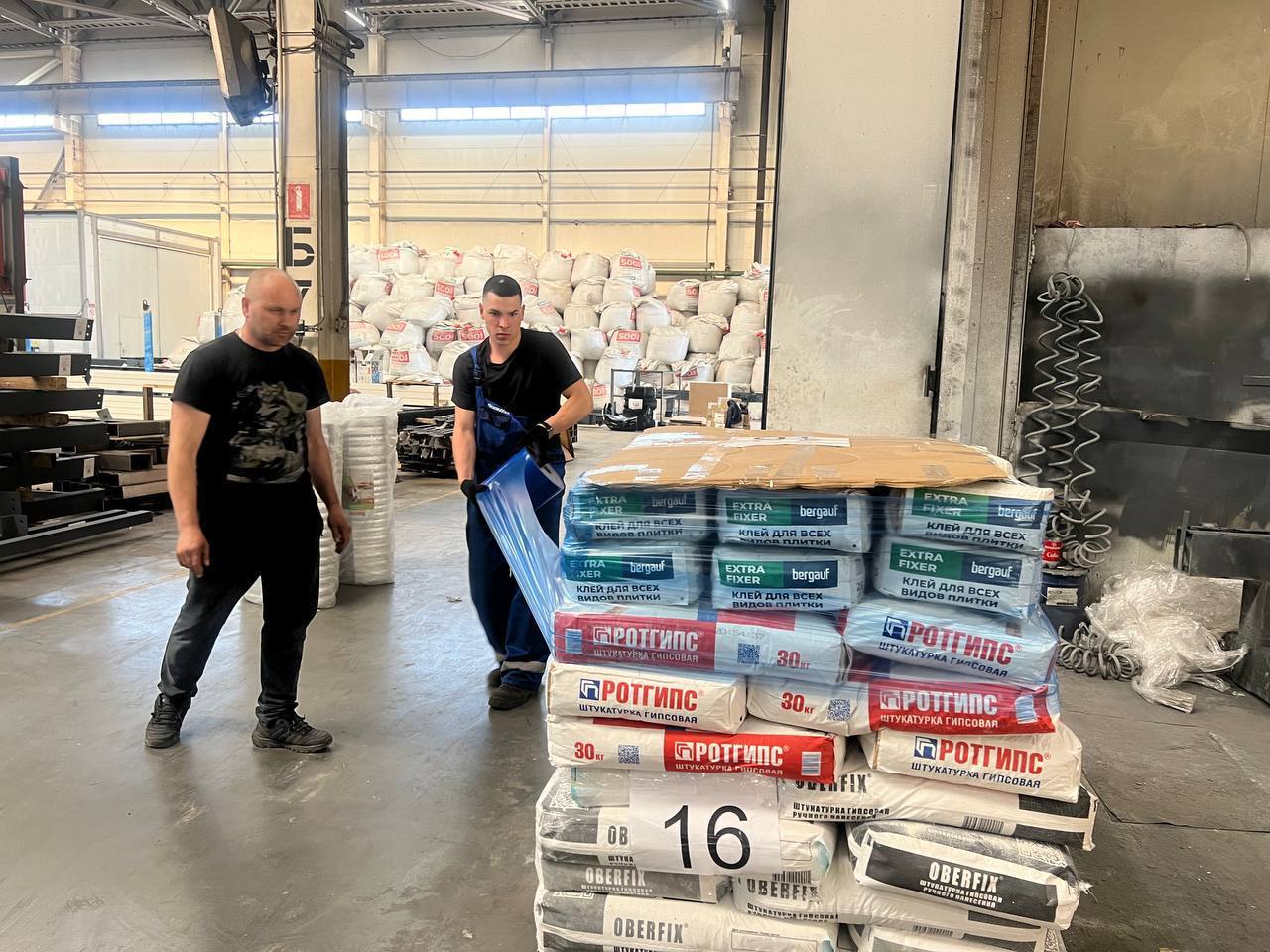 Глава Лаишевского района передал гуманитарный груз бойцам СВО