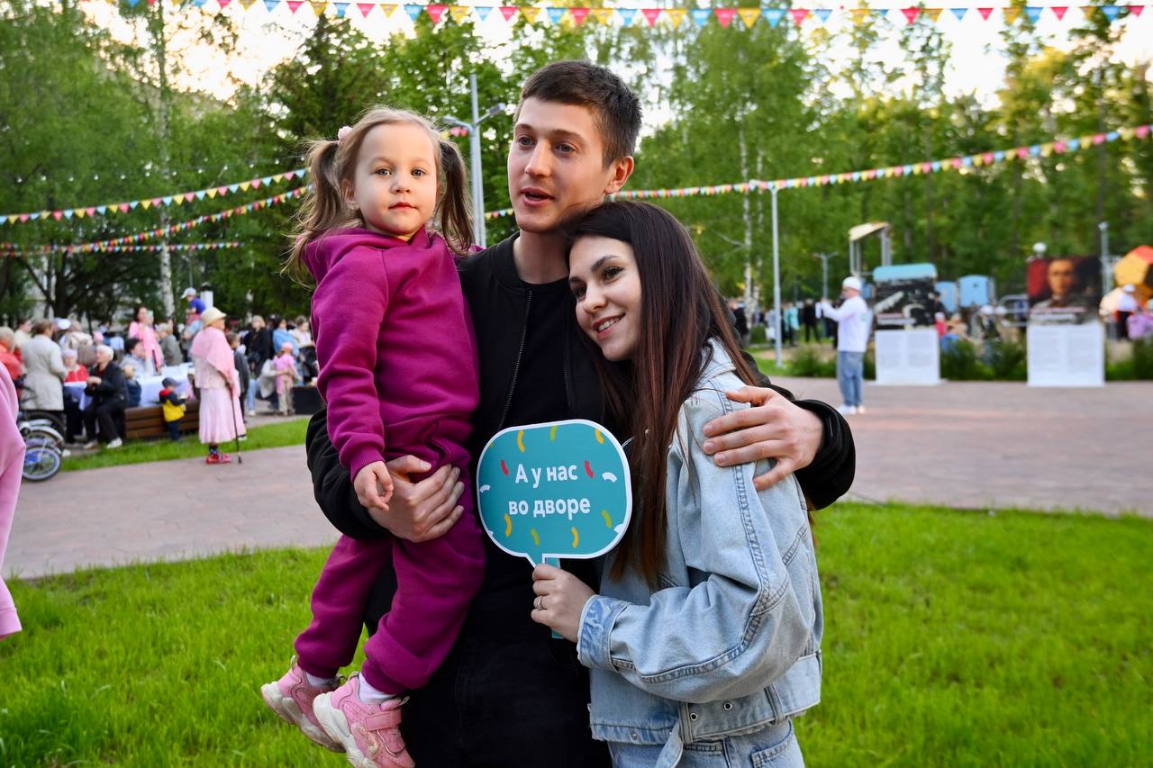 Более 2 тыс. жителей Казани отметили праздник двора под песни Салавата