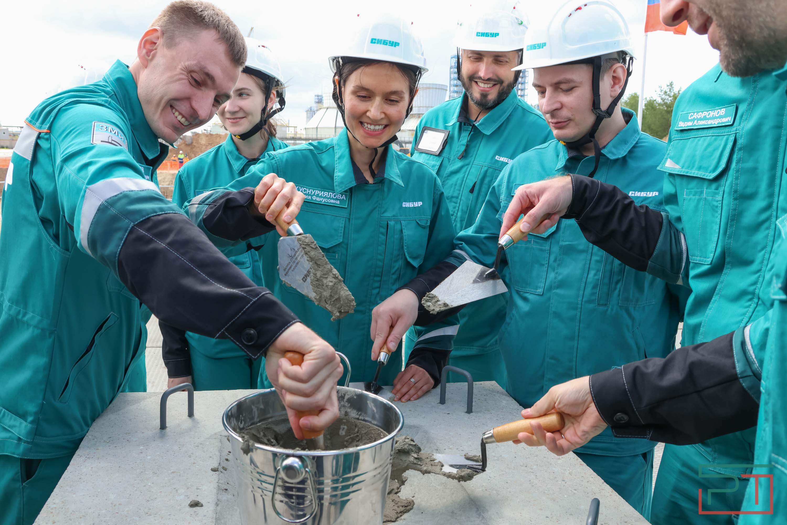 Минниханов запустил строительство фабрики катализаторов в Казани