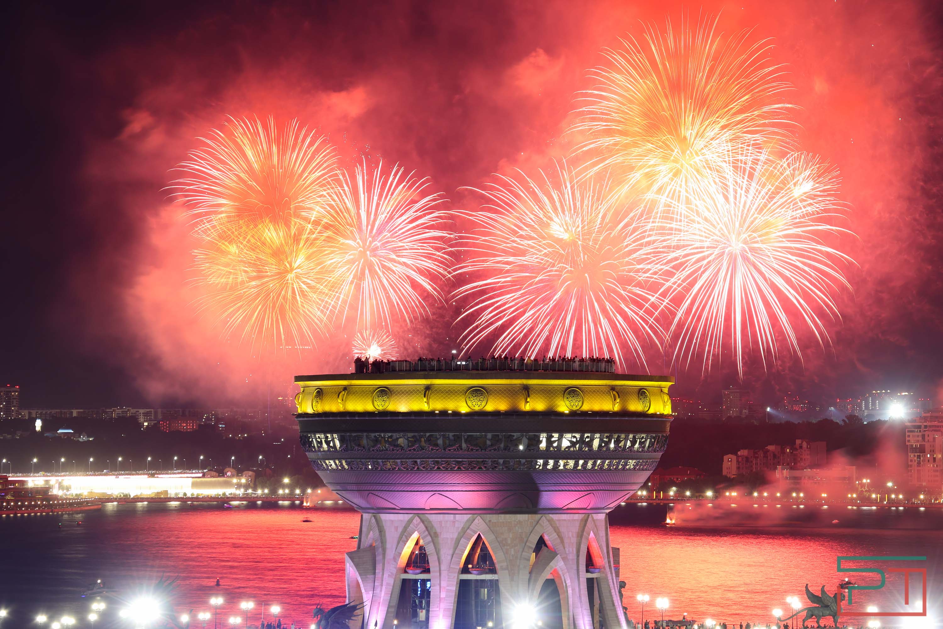 Салют на День России