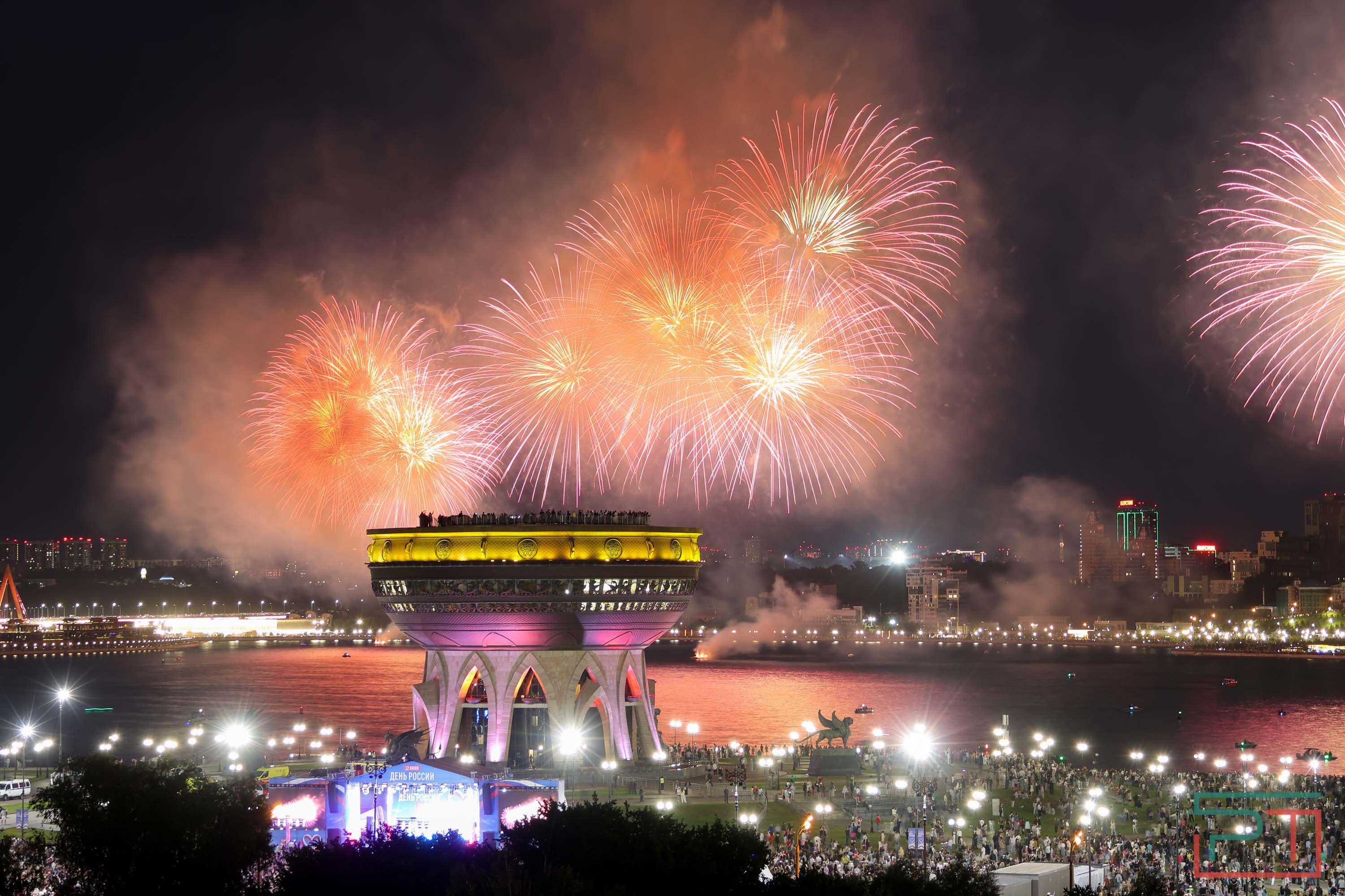 Салют на День России