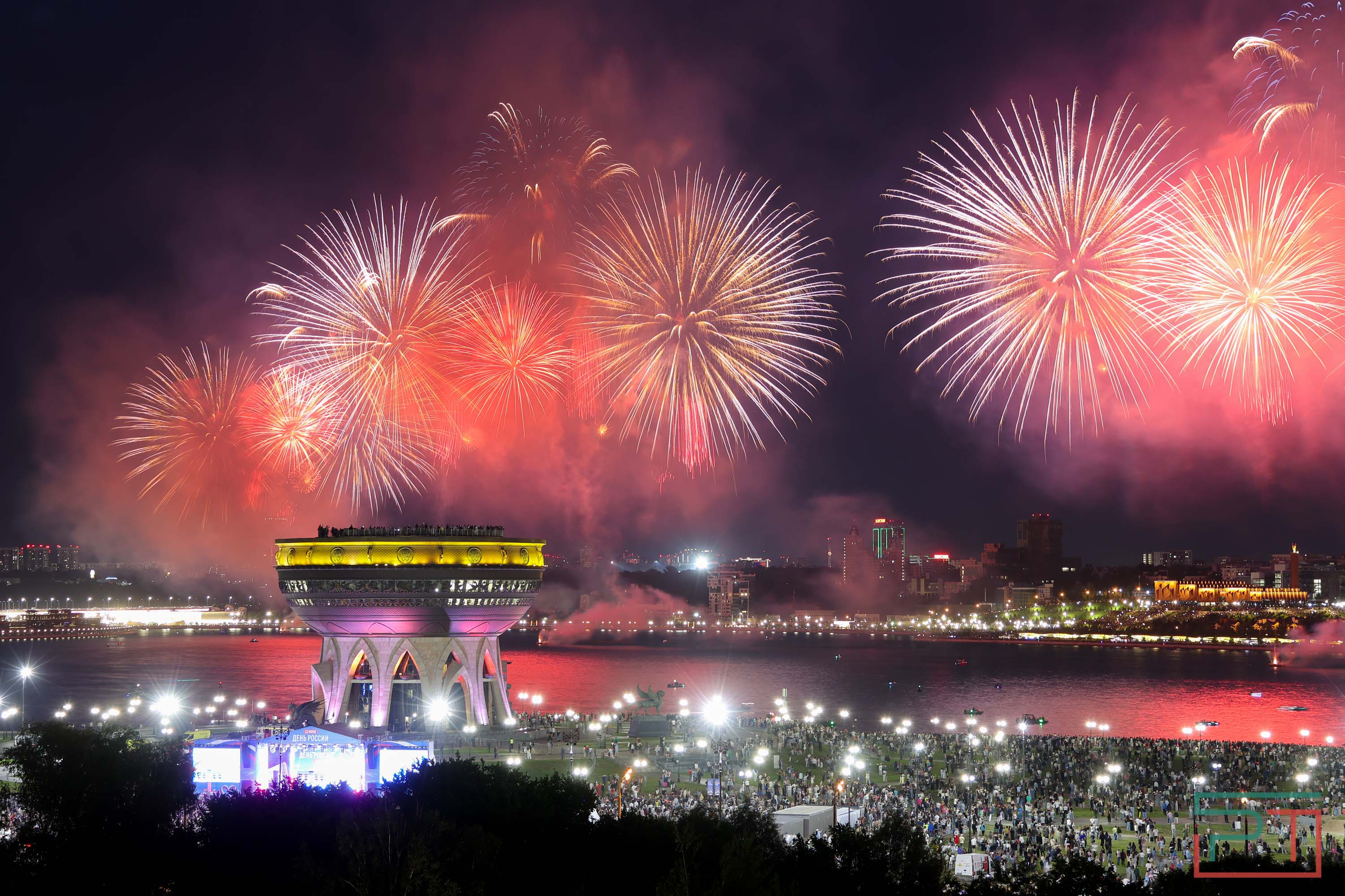 Салют на День России