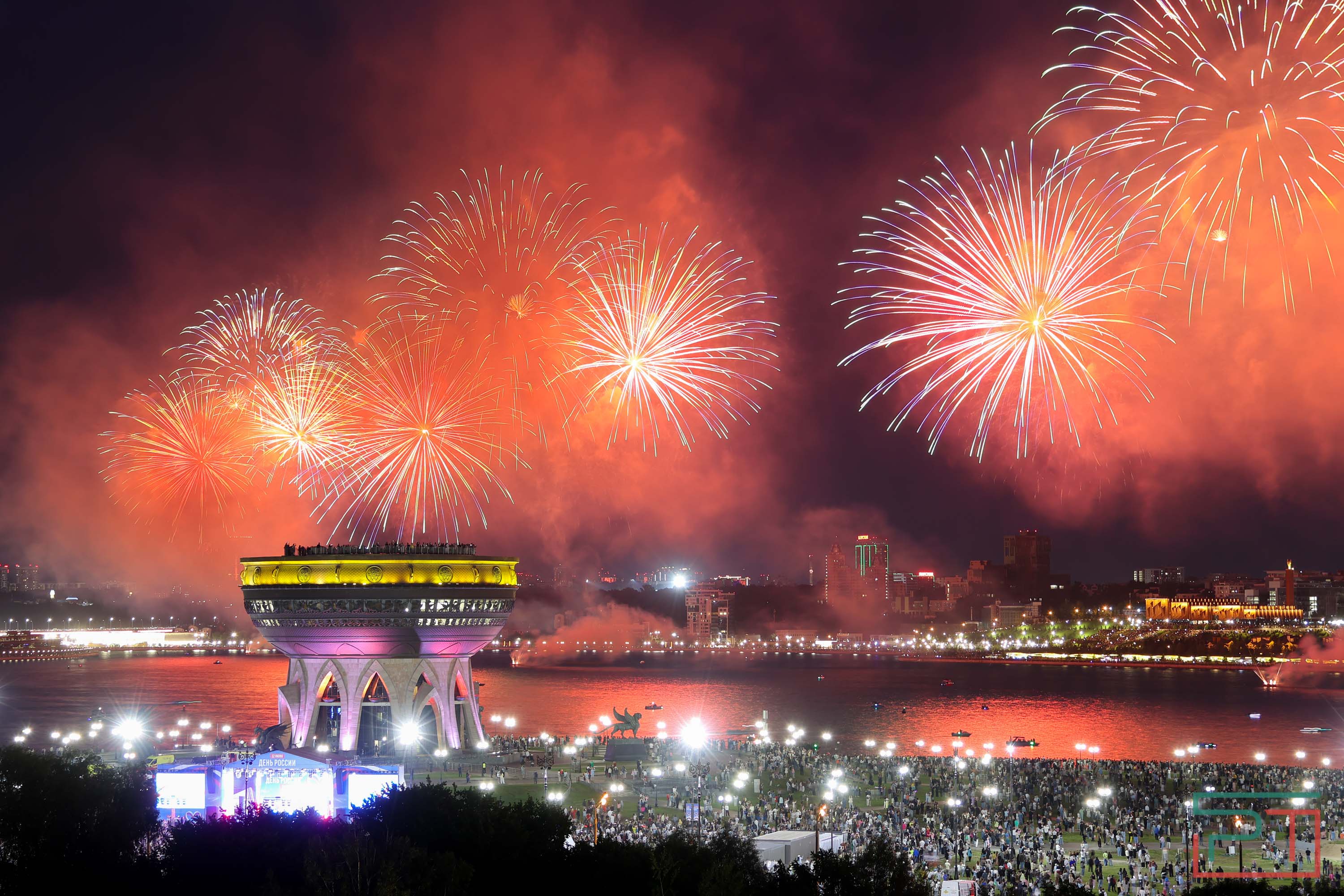 Салют на День России