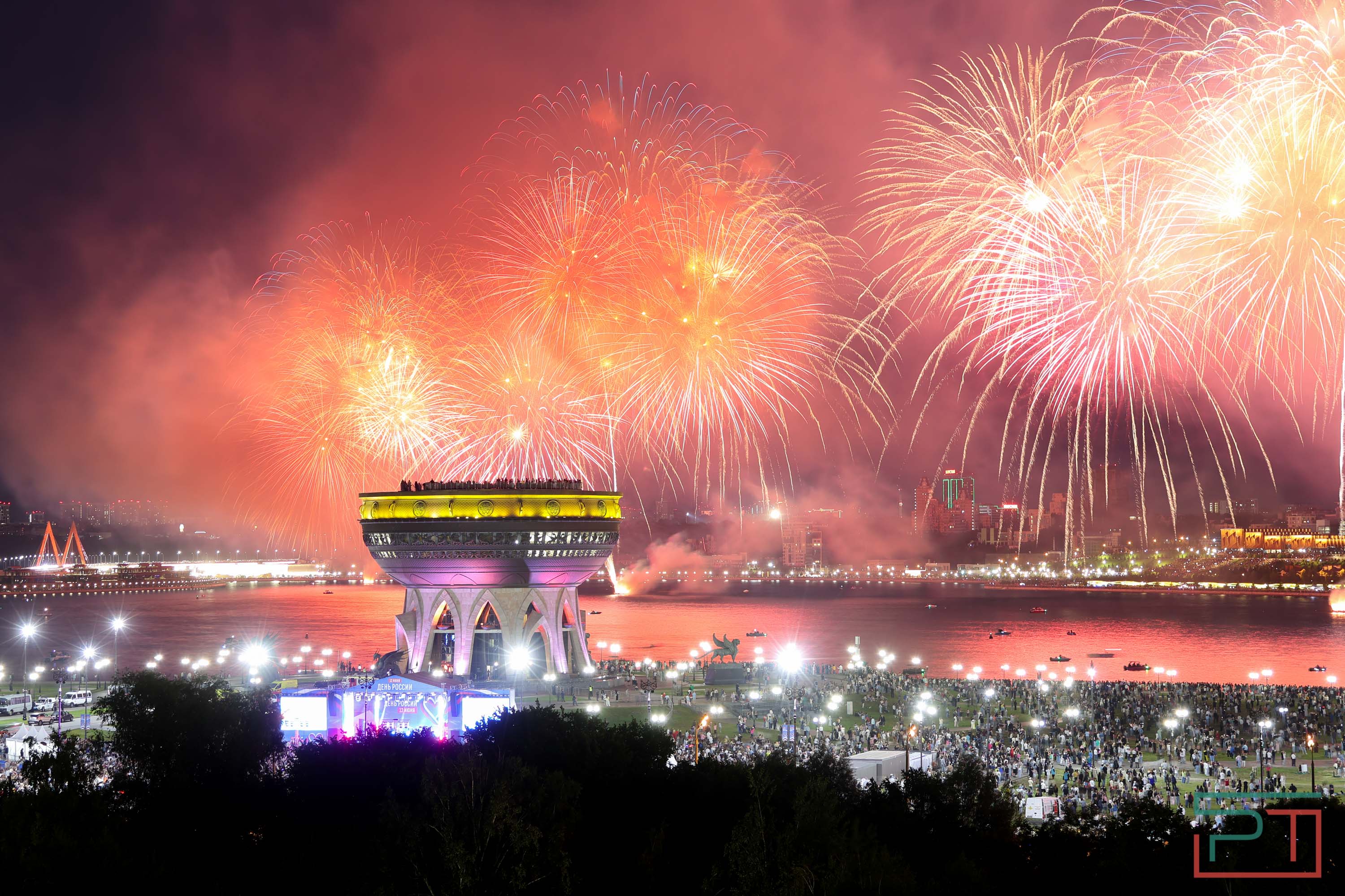 Салют на День России