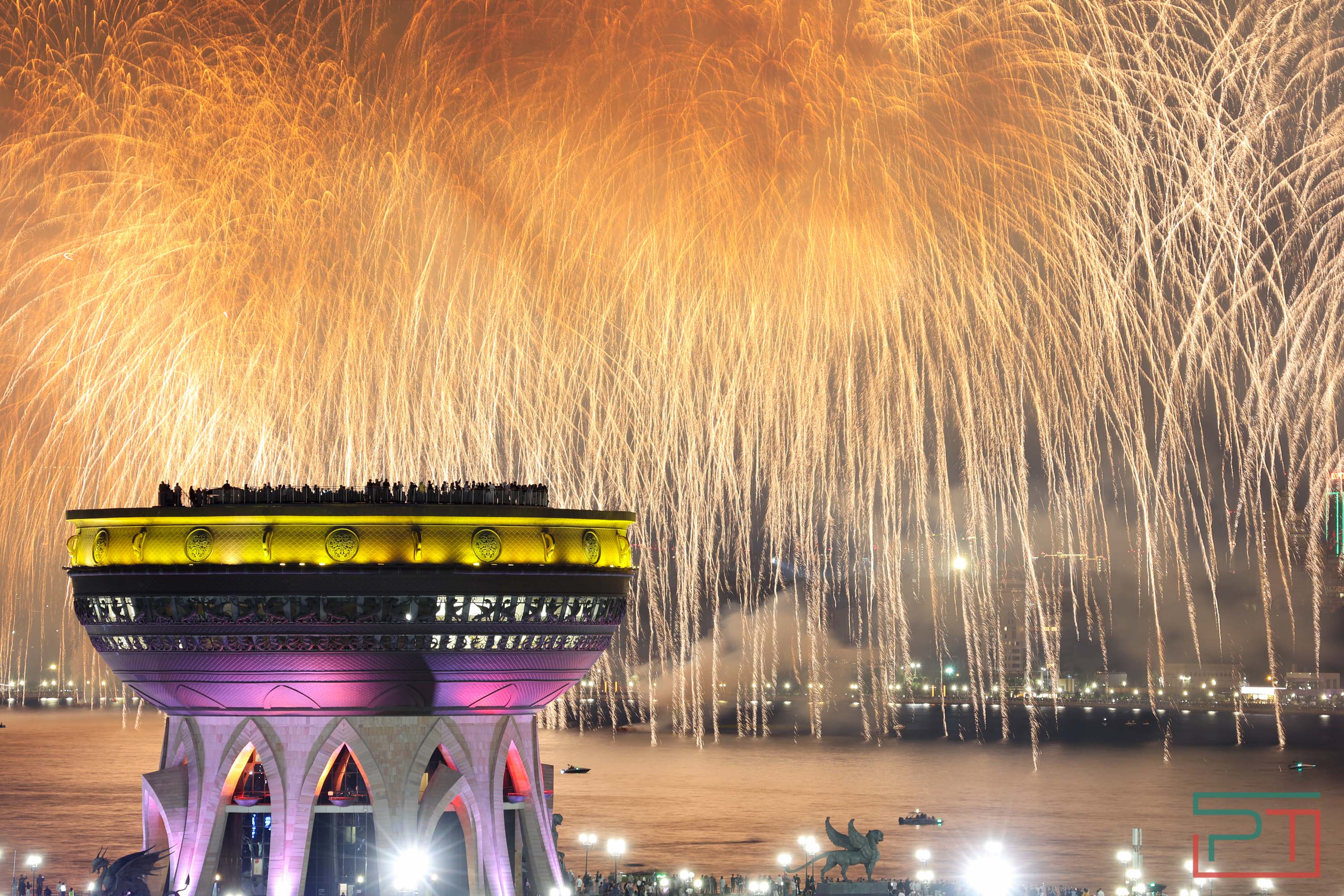 Салют на День России