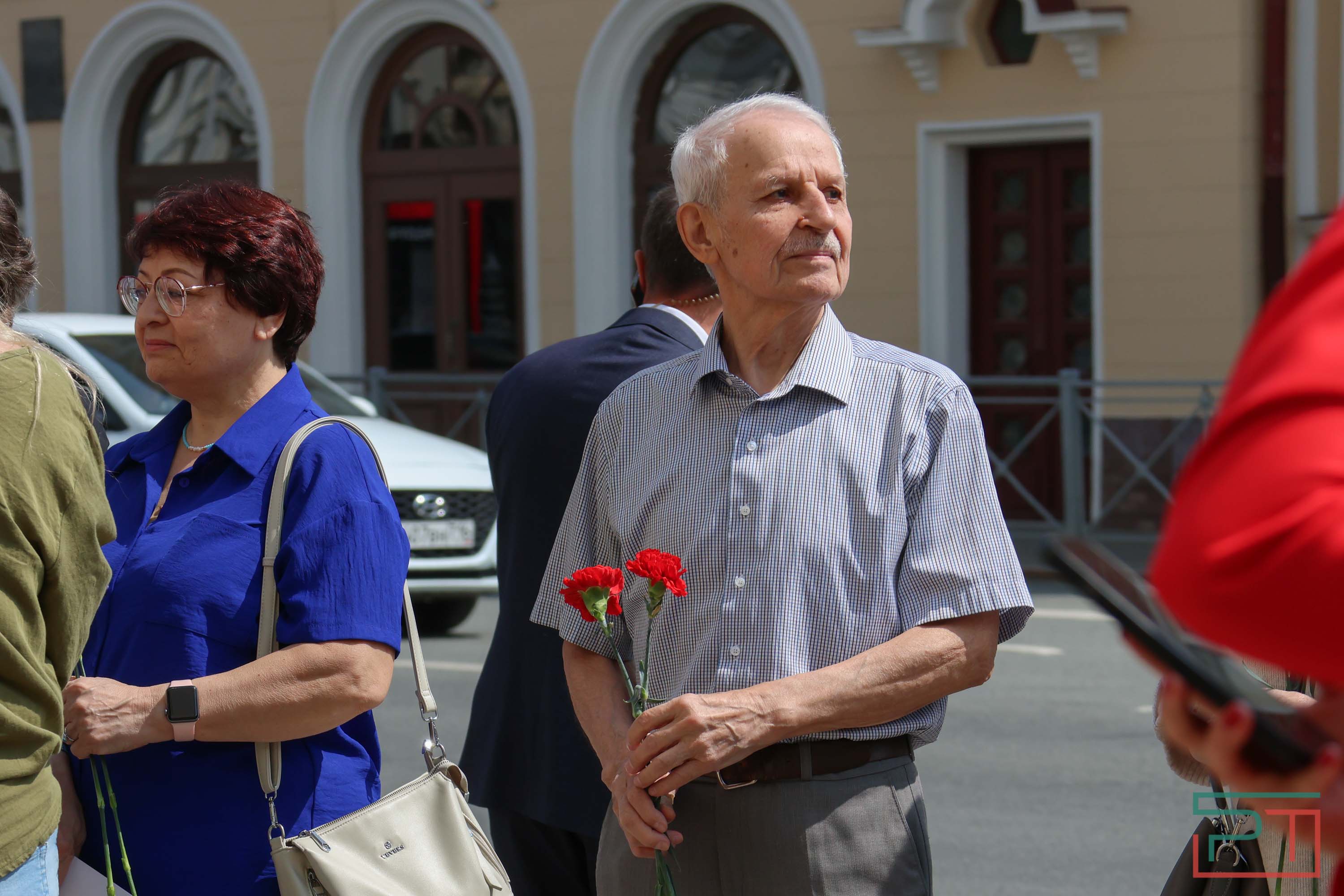 Минниханов и Шаймиев возложили цветы к памятнику Пушкину