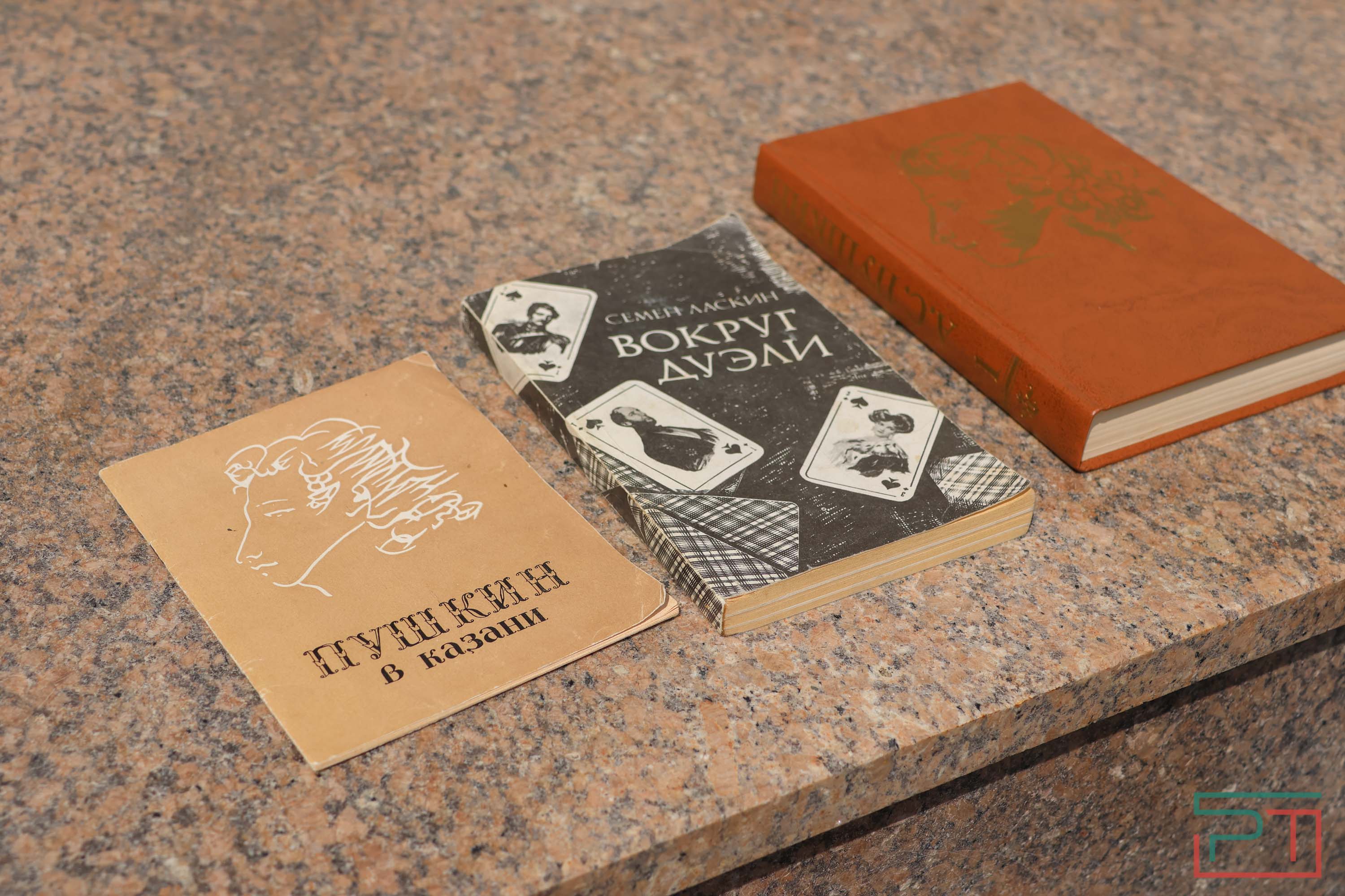 Минниханов и Шаймиев возложили цветы к памятнику Пушкину