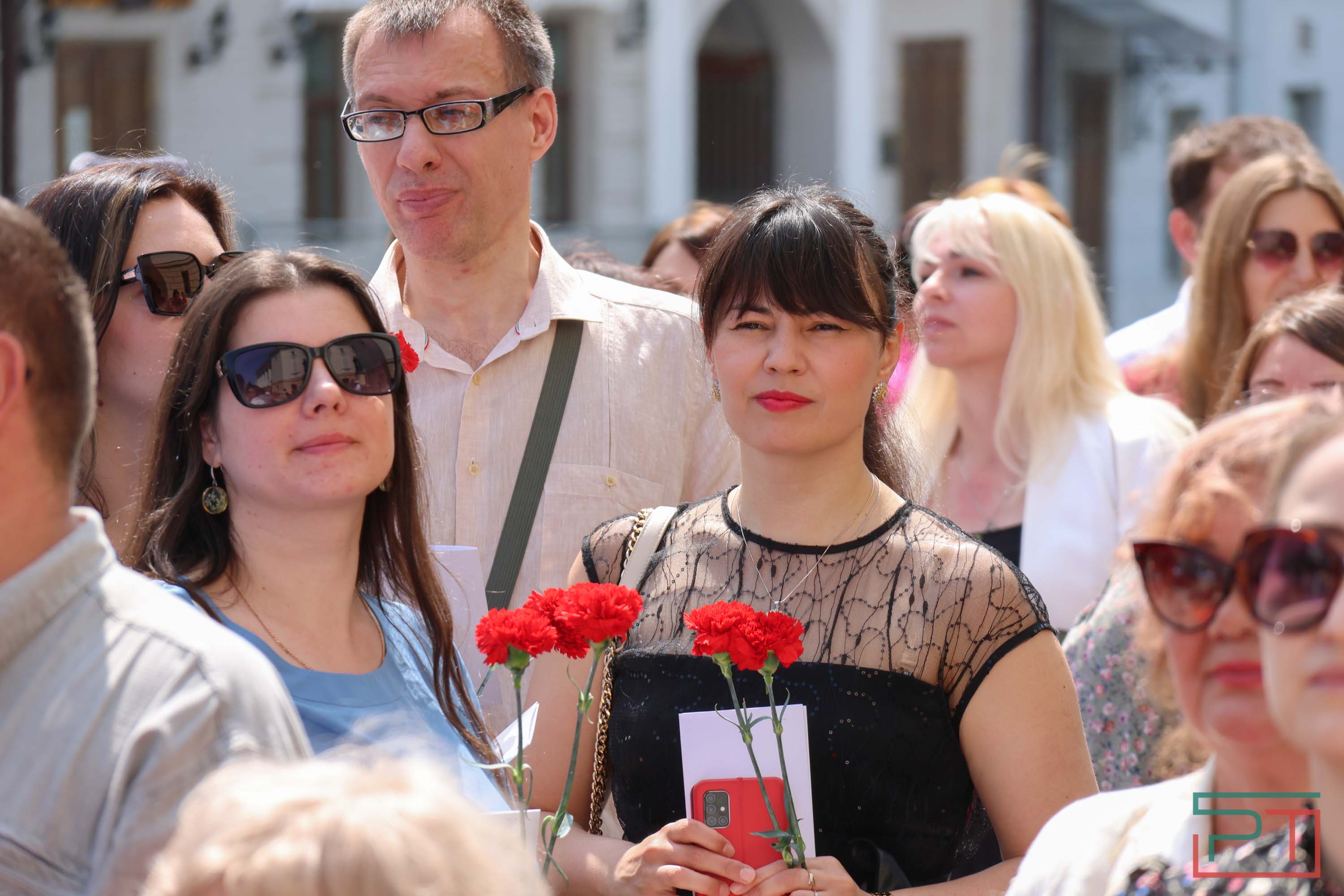 Минниханов и Шаймиев возложили цветы к памятнику Пушкину