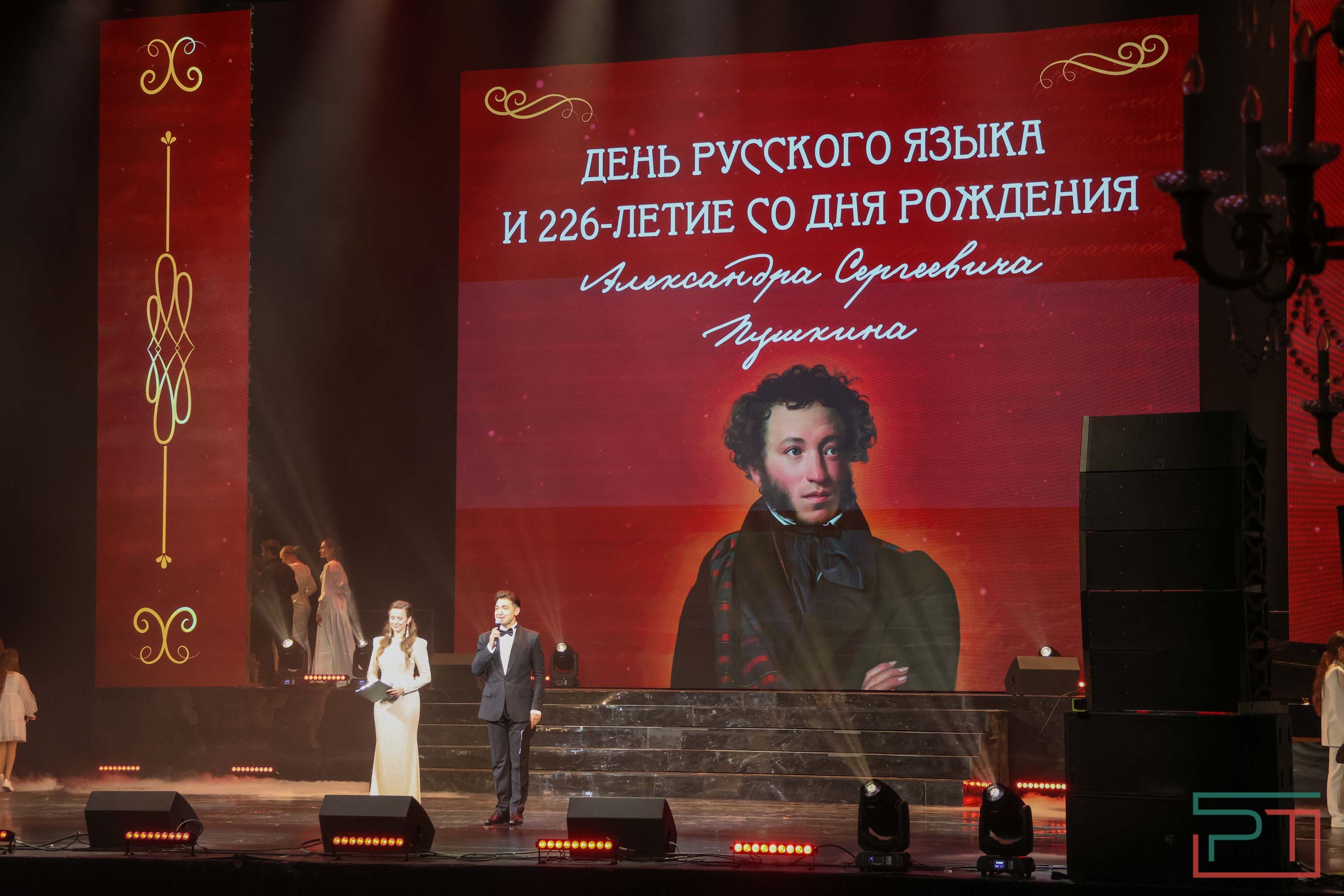 Минниханов и Шаймиев возложили цветы к памятнику Пушкину