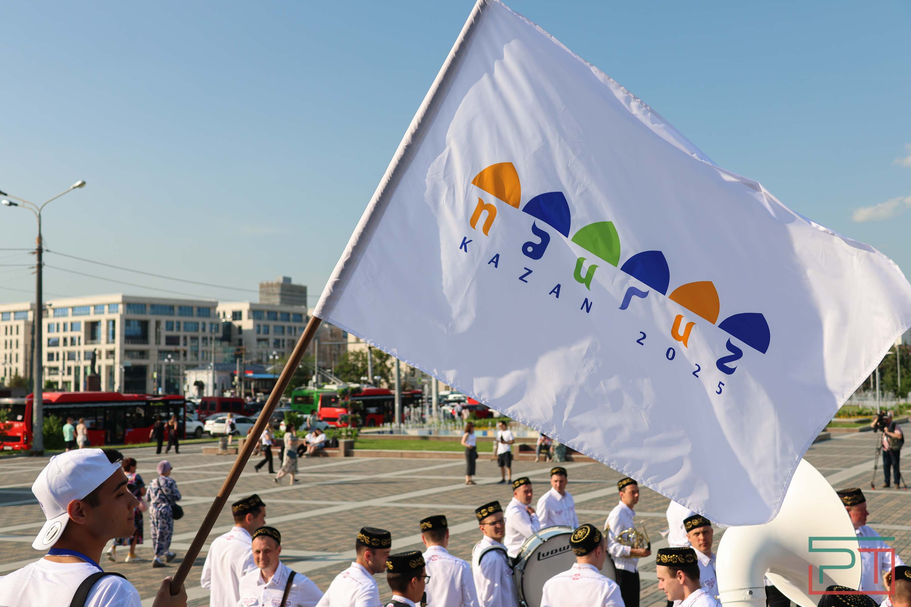 Всё смешалось: люди, флаги, куклы – в Казани проходит фестиваль «Науруз»