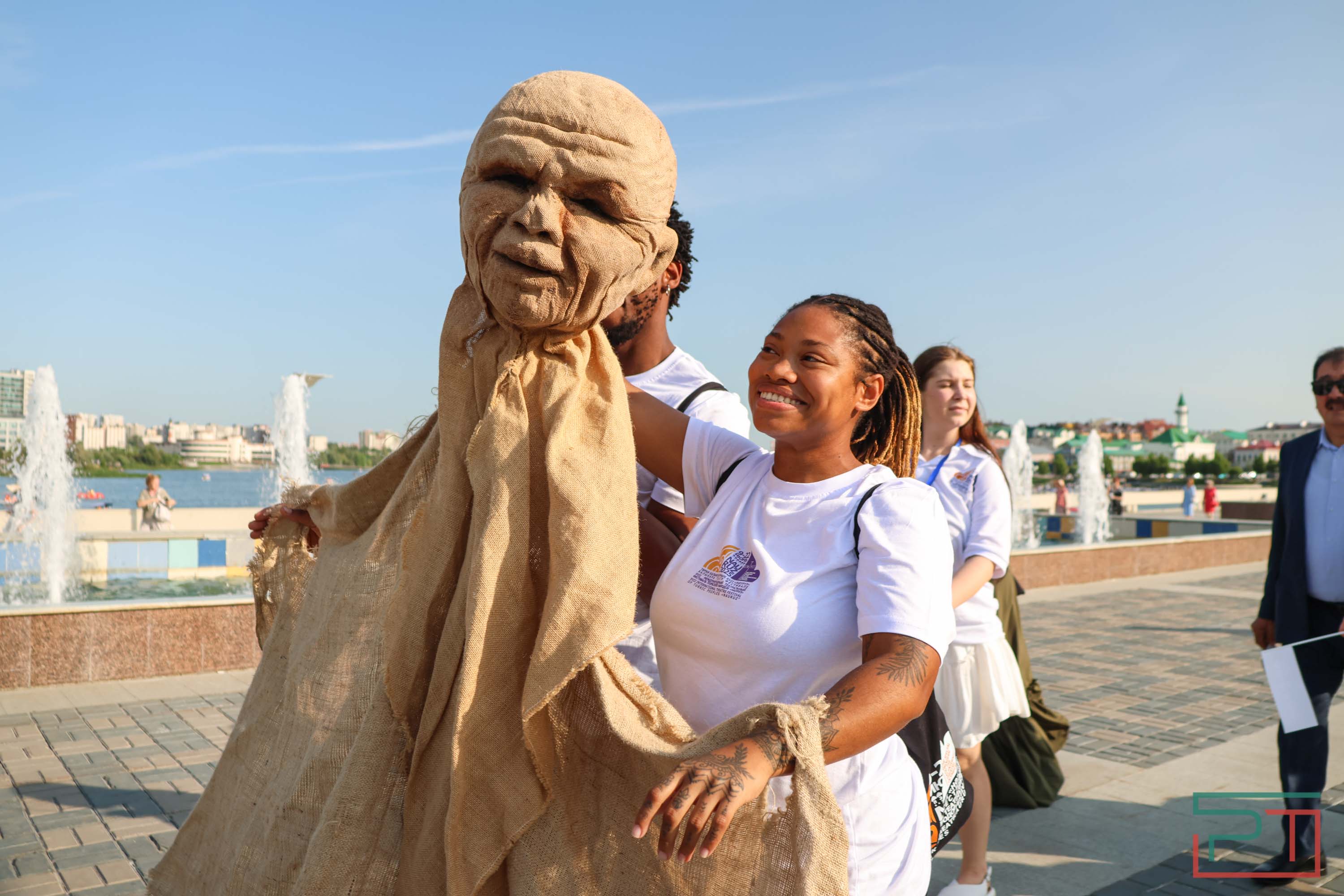 Всё смешалось: люди, флаги, куклы – в Казани проходит фестиваль «Науруз»