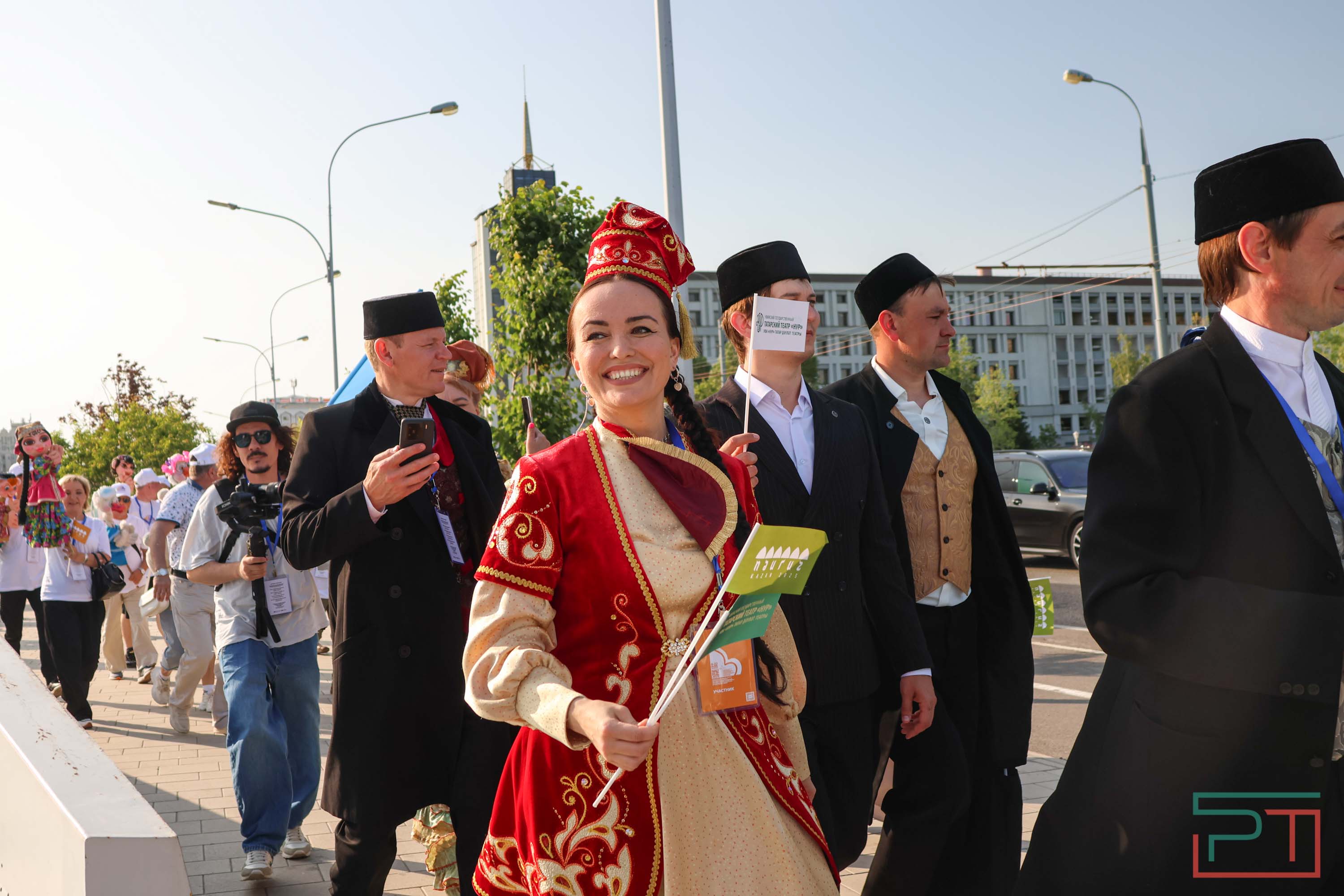 Всё смешалось: люди, флаги, куклы – в Казани проходит фестиваль «Науруз»