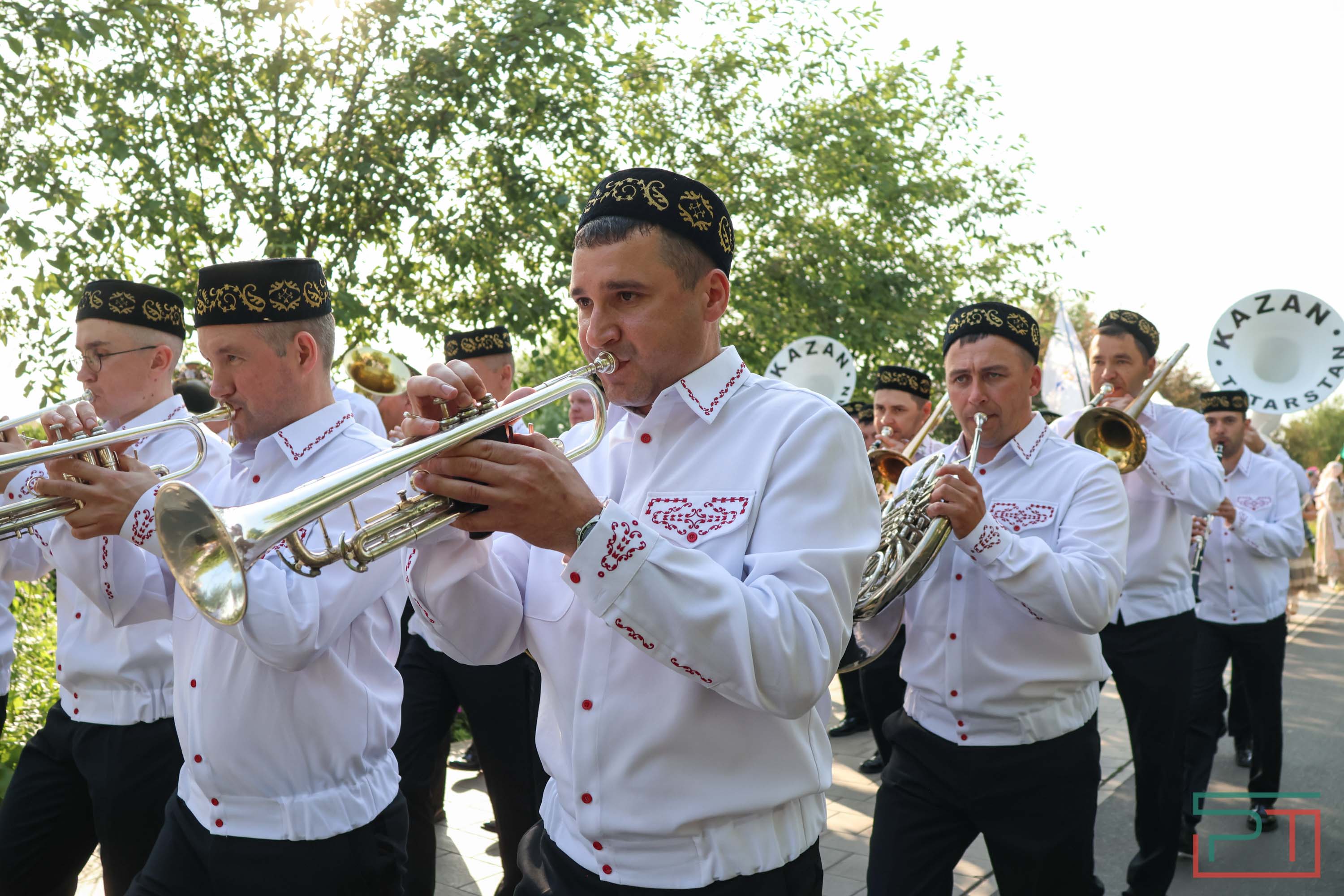 Всё смешалось: люди, флаги, куклы – в Казани проходит фестиваль «Науруз»