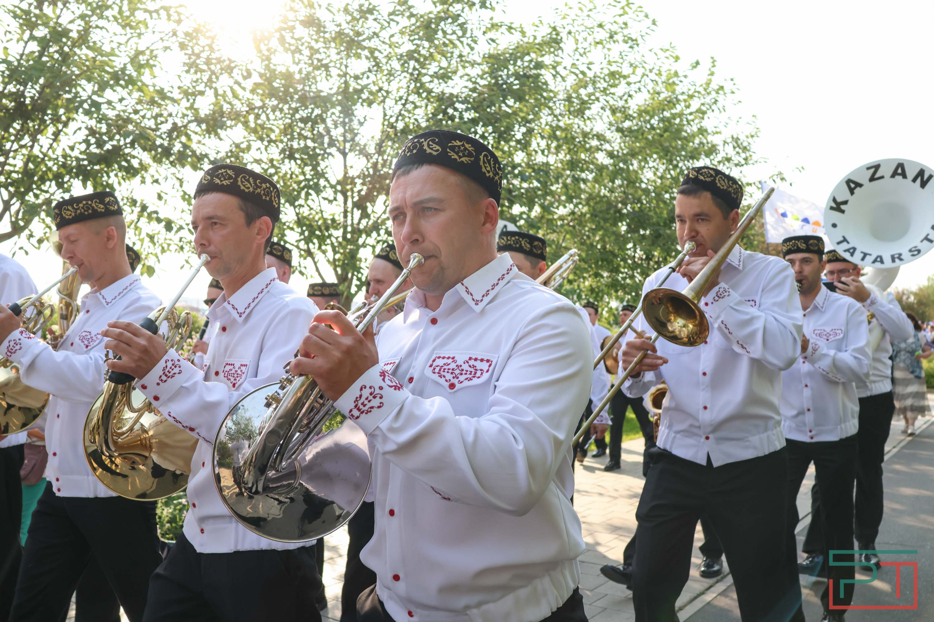 Всё смешалось: люди, флаги, куклы – в Казани проходит фестиваль «Науруз»