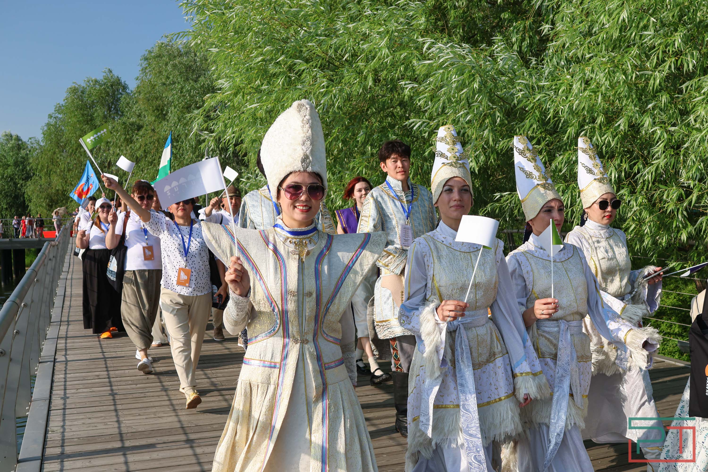 Всё смешалось: люди, флаги, куклы – в Казани проходит фестиваль «Науруз»