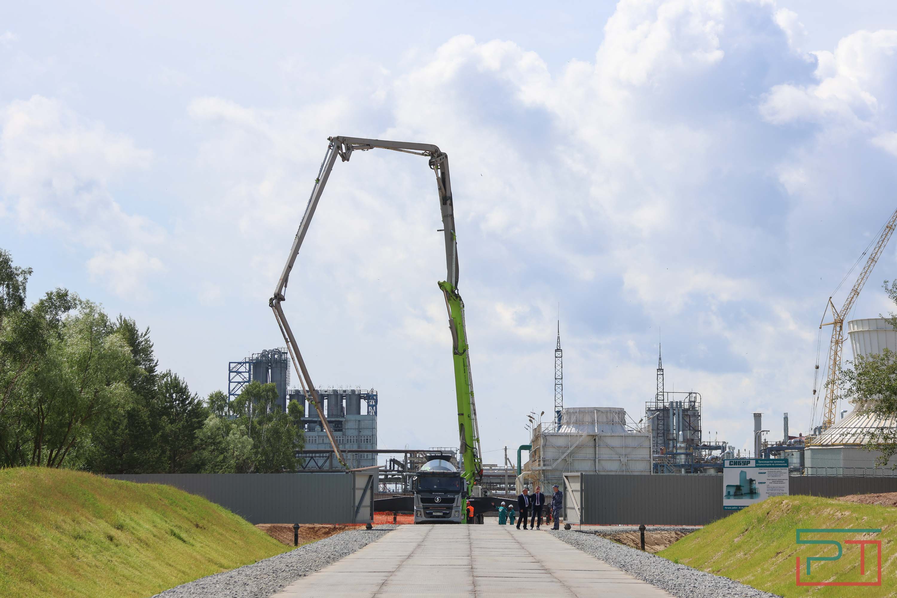 Минниханов запустил строительство фабрики катализаторов в Казани