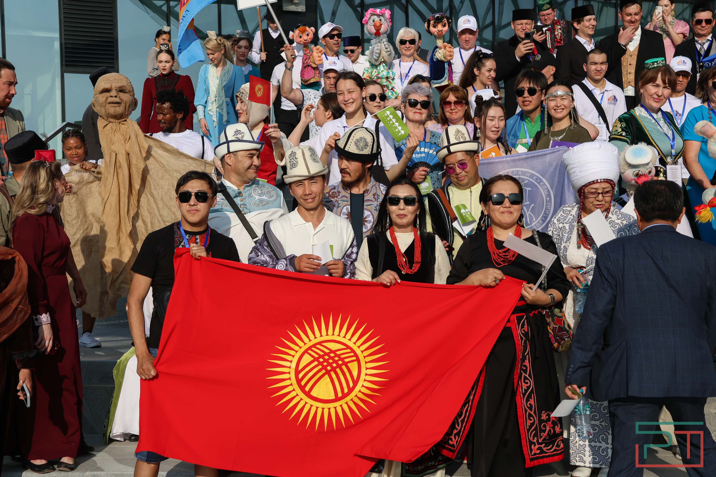 Всё смешалось: люди, флаги, куклы – в Казани проходит фестиваль «Науруз»