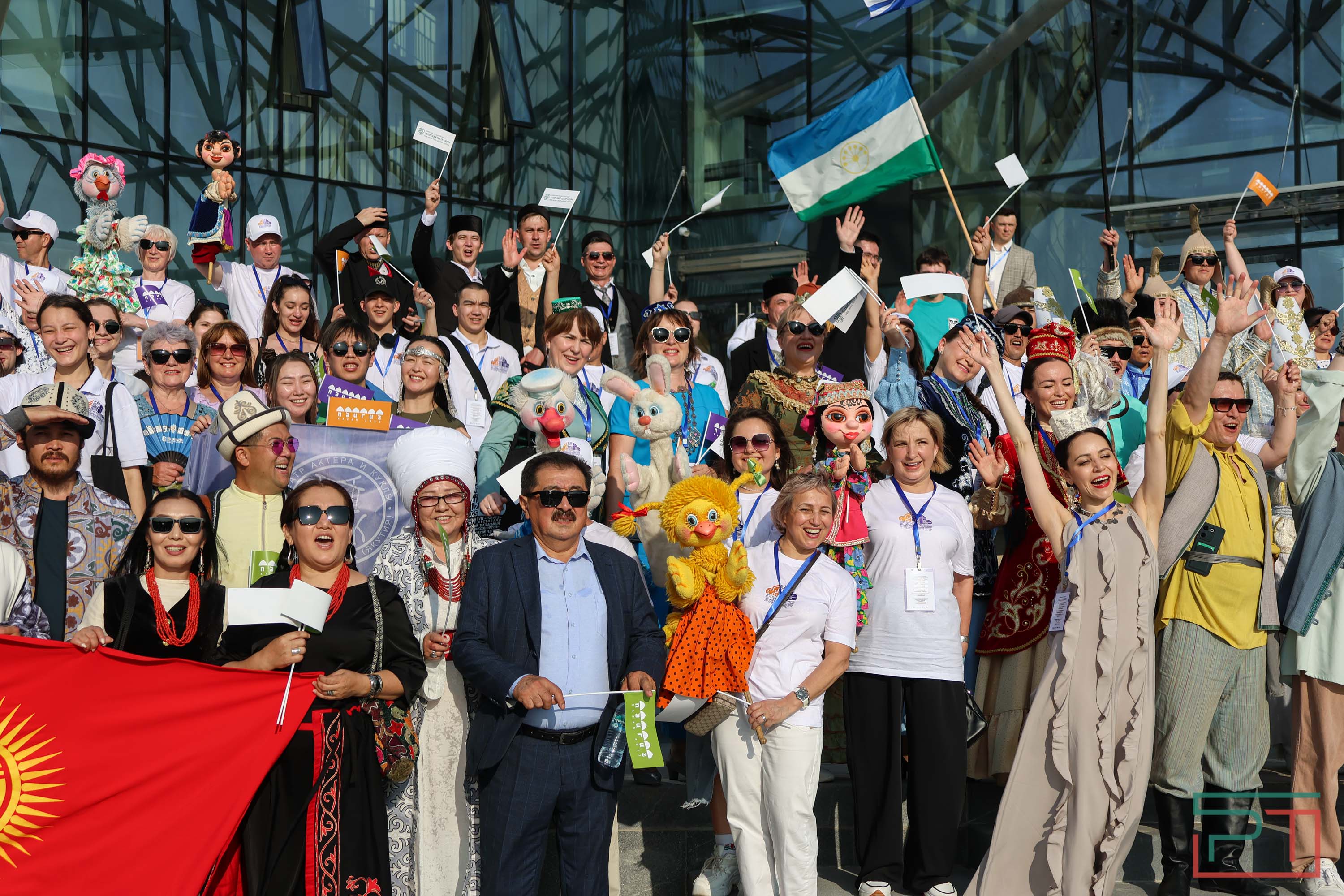 Всё смешалось: люди, флаги, куклы – в Казани проходит фестиваль «Науруз»