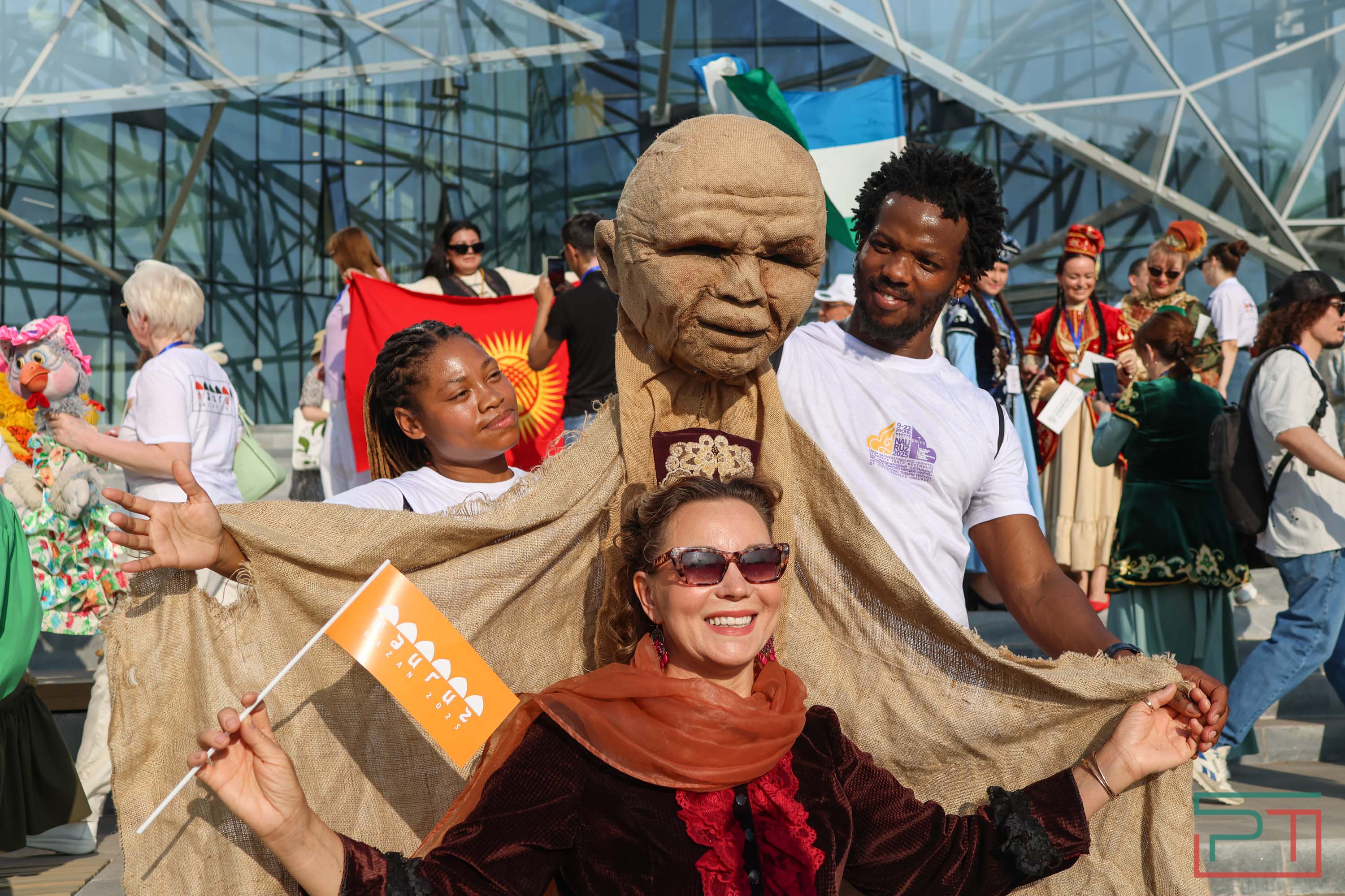 Всё смешалось: люди, флаги, куклы – в Казани проходит фестиваль «Науруз»