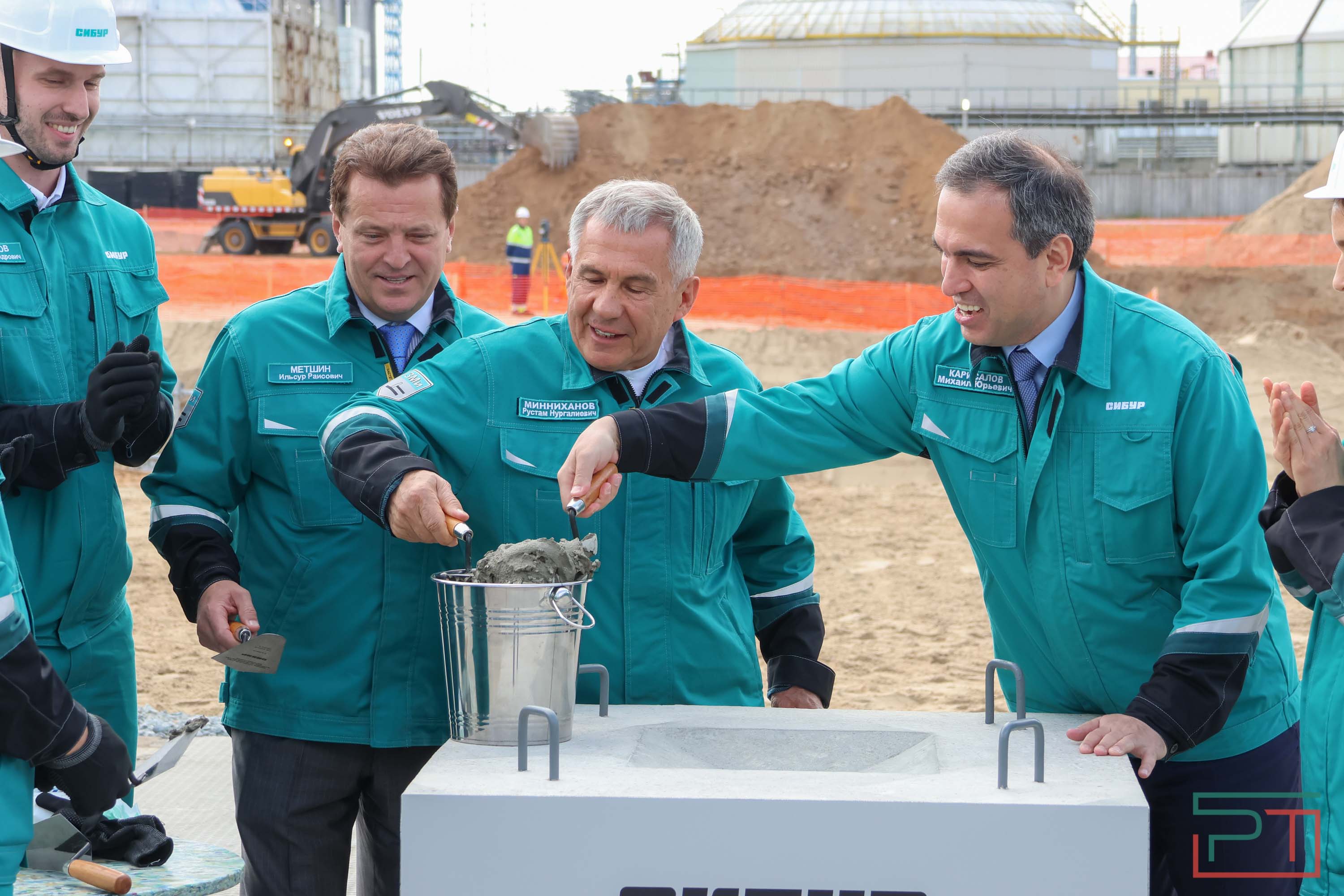 Минниханов запустил строительство фабрики катализаторов в Казани