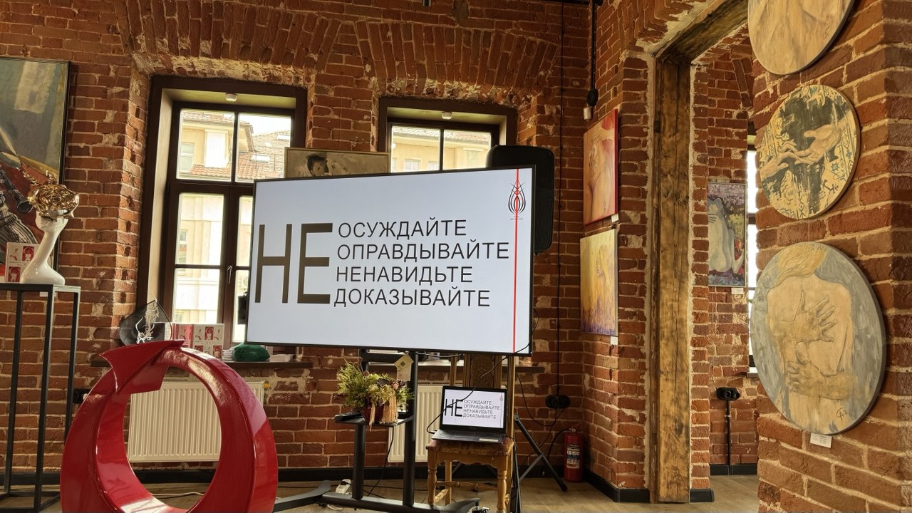 «Мне шляпки не идут»: кутюрье из Питера развеяла в Казани миф, в который верят 90% женщин