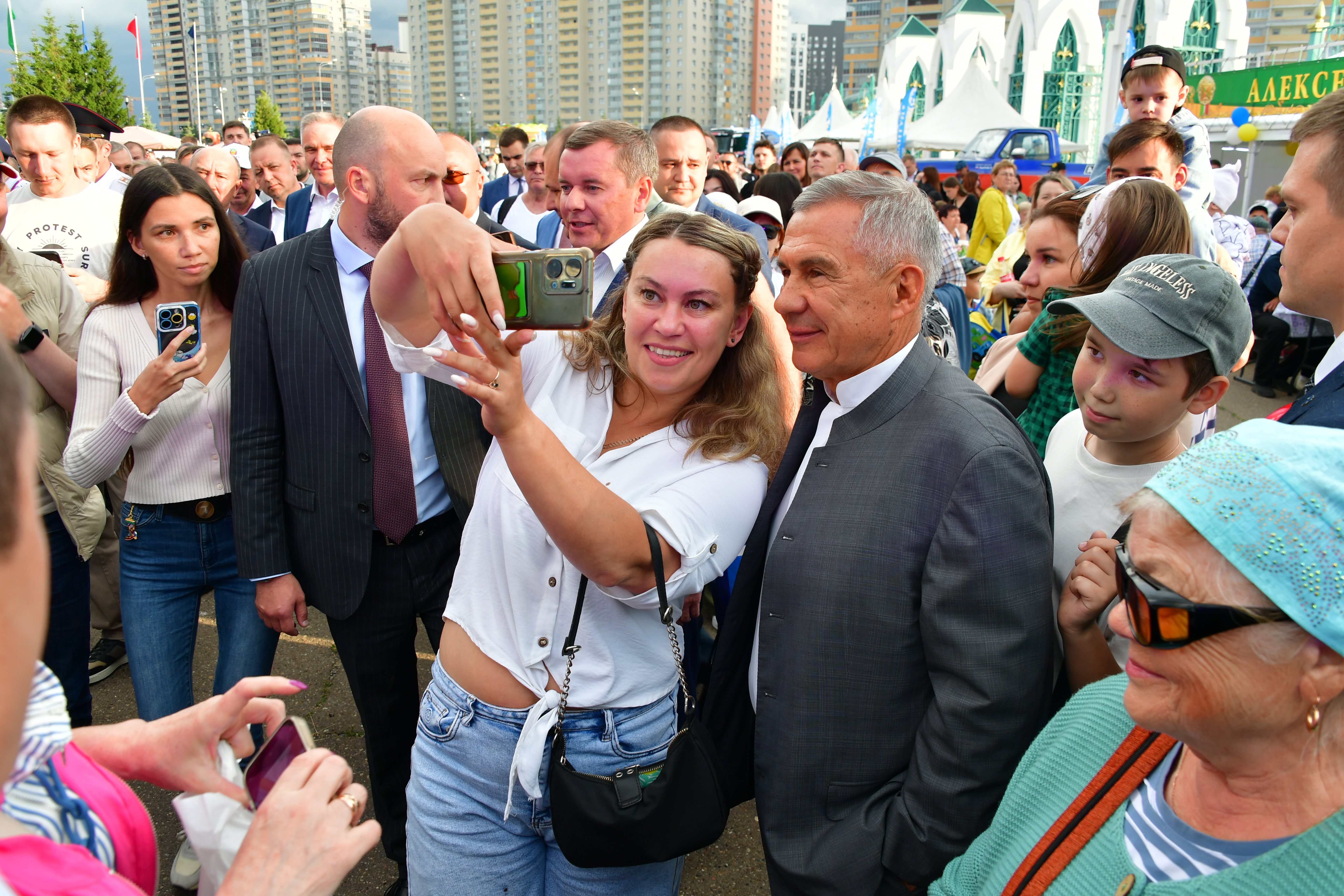Минниханов и Шаймиев побывали на конных скачках в честь Сабантуя в Казани