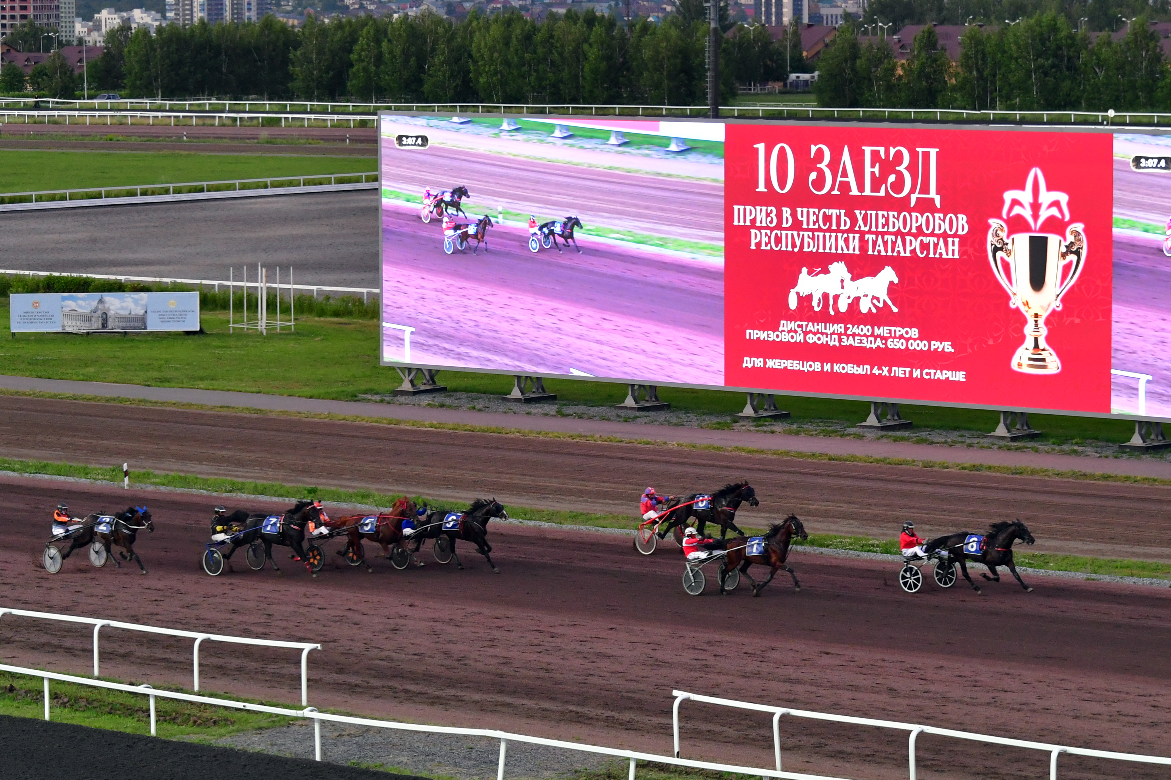 Минниханов и Шаймиев побывали на конных скачках в честь Сабантуя в Казани