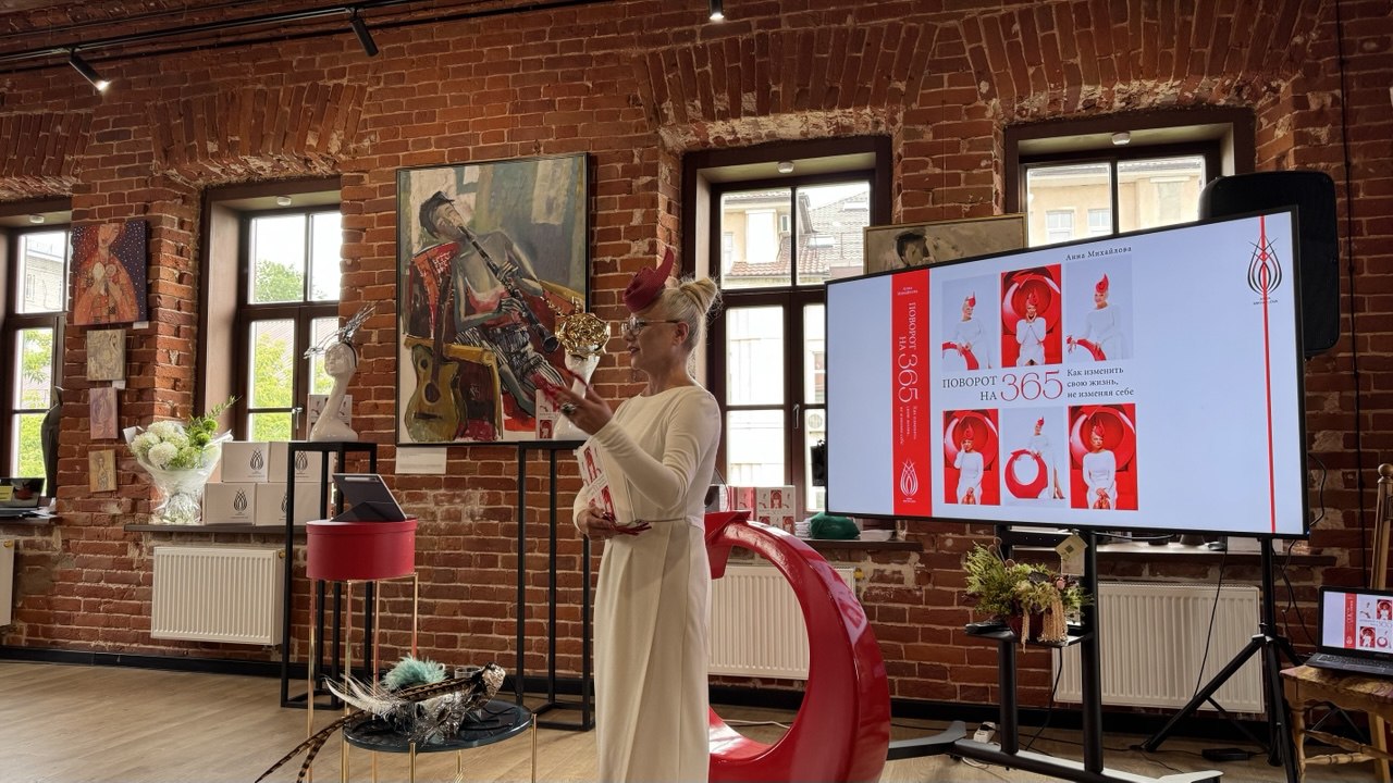 «Мне шляпки не идут»: кутюрье из Питера развеяла в Казани миф, в который верят 90% женщин