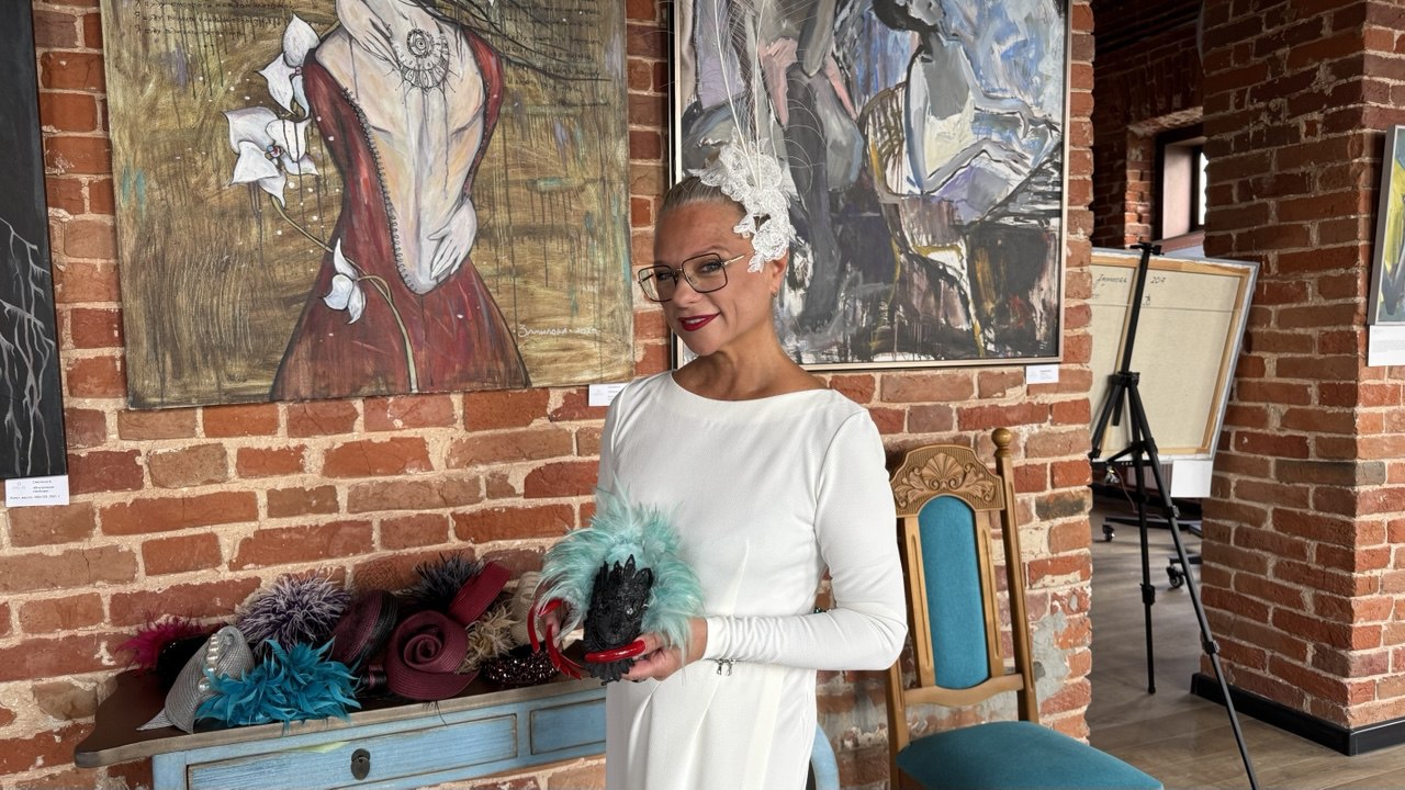 «Мне шляпки не идут»: кутюрье из Питера развеяла в Казани миф, в который верят 90% женщин