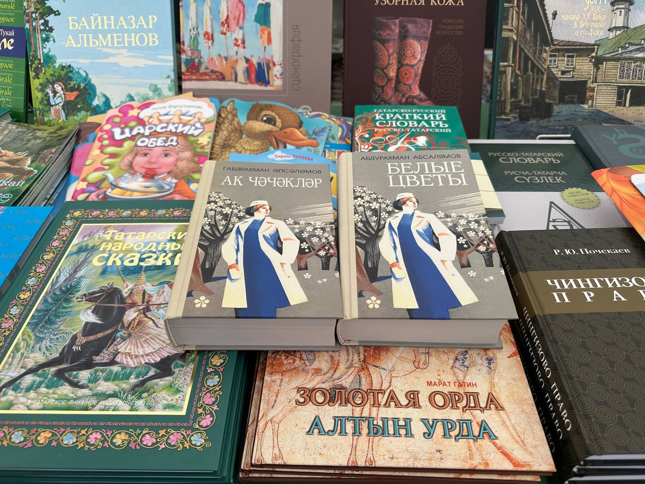 «Таткнигоиздат» привез более 300 наименований книг на фестиваль в Москве