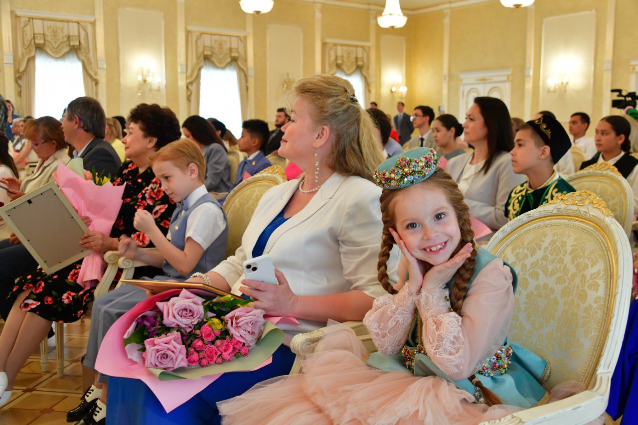 Песошин вручил стипендии победителям фестиваля «Созвездие – Йолдызлык»