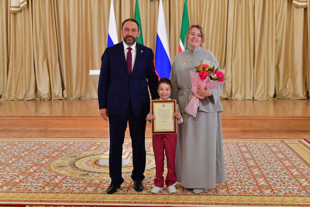 Песошин вручил стипендии победителям фестиваля «Созвездие – Йолдызлык»