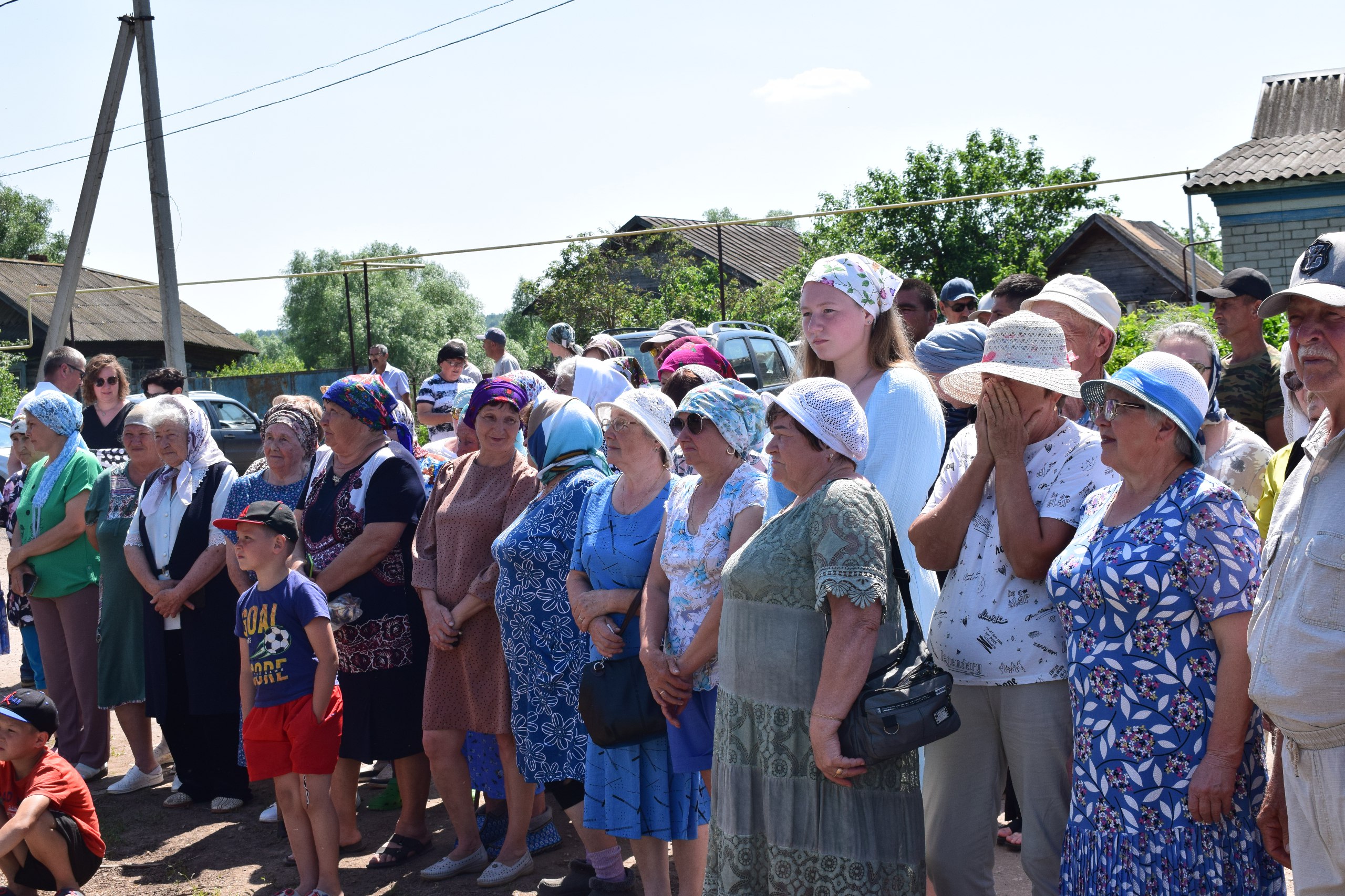 На старинную деревянную церковь в Татарстане установили кресты